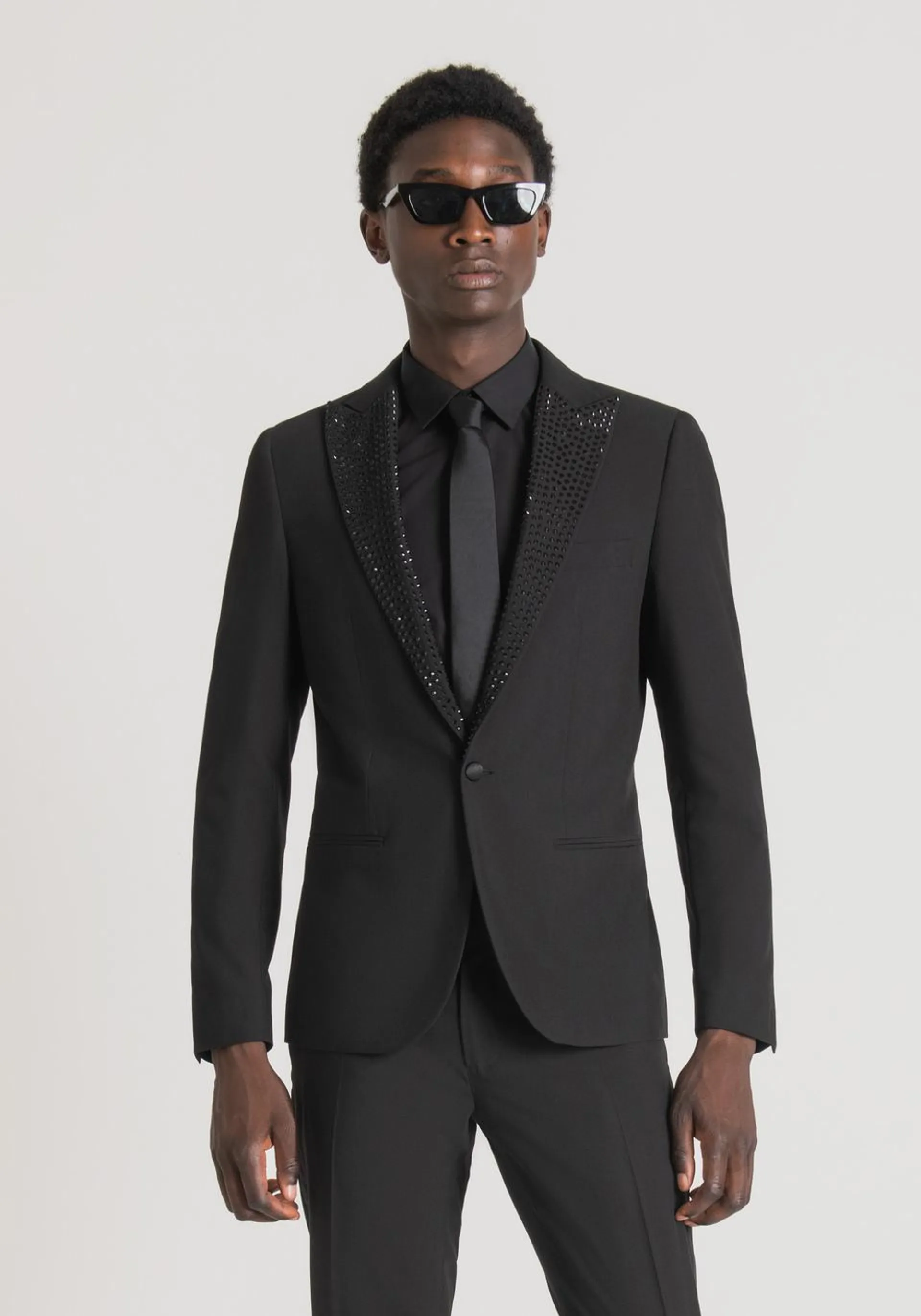 "VIVIENNE" SLIM FIT JACKET IN STRETCH VISCOSE BLEND FABRIC WITH MICRO APPLICATIONS ON THE LAPELS