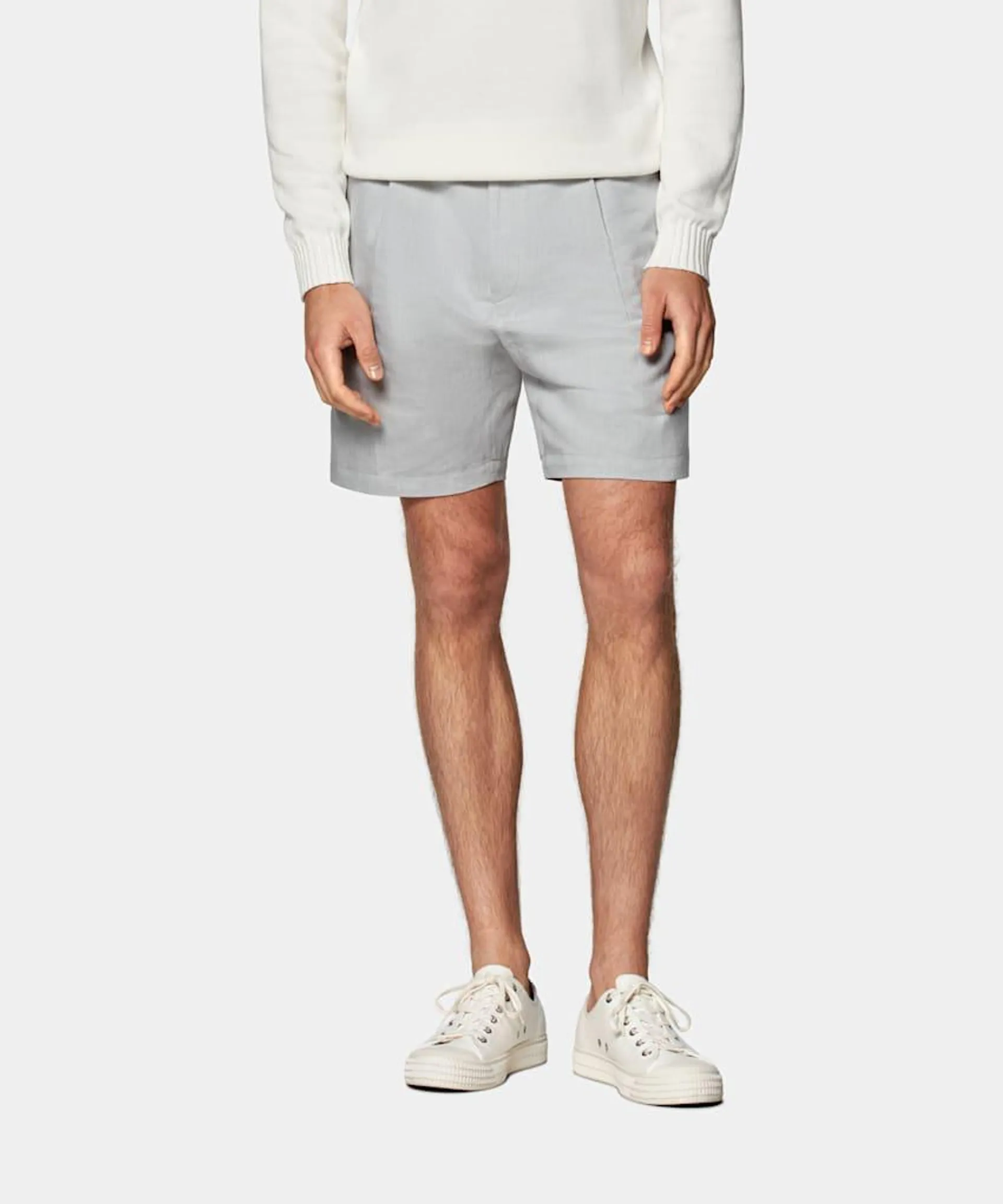 A classic go-to pair for any casual spring occasion, these pleated light grey shorts are cut slim to a mid-thigh length for a versatile, tailored look.