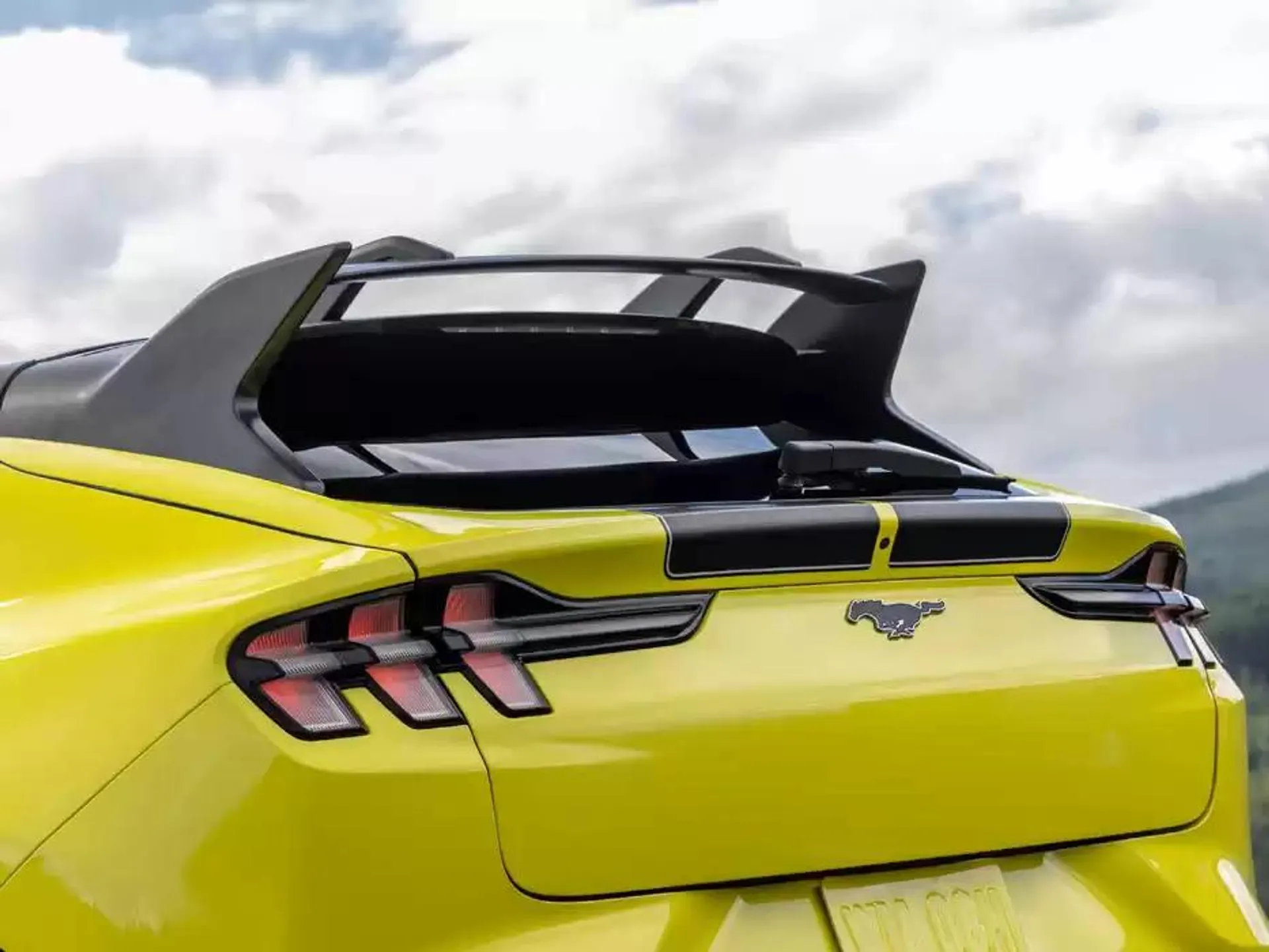 Mustang Mach-E van 19 november tot 30 juni 2025 - Folder pagina 12