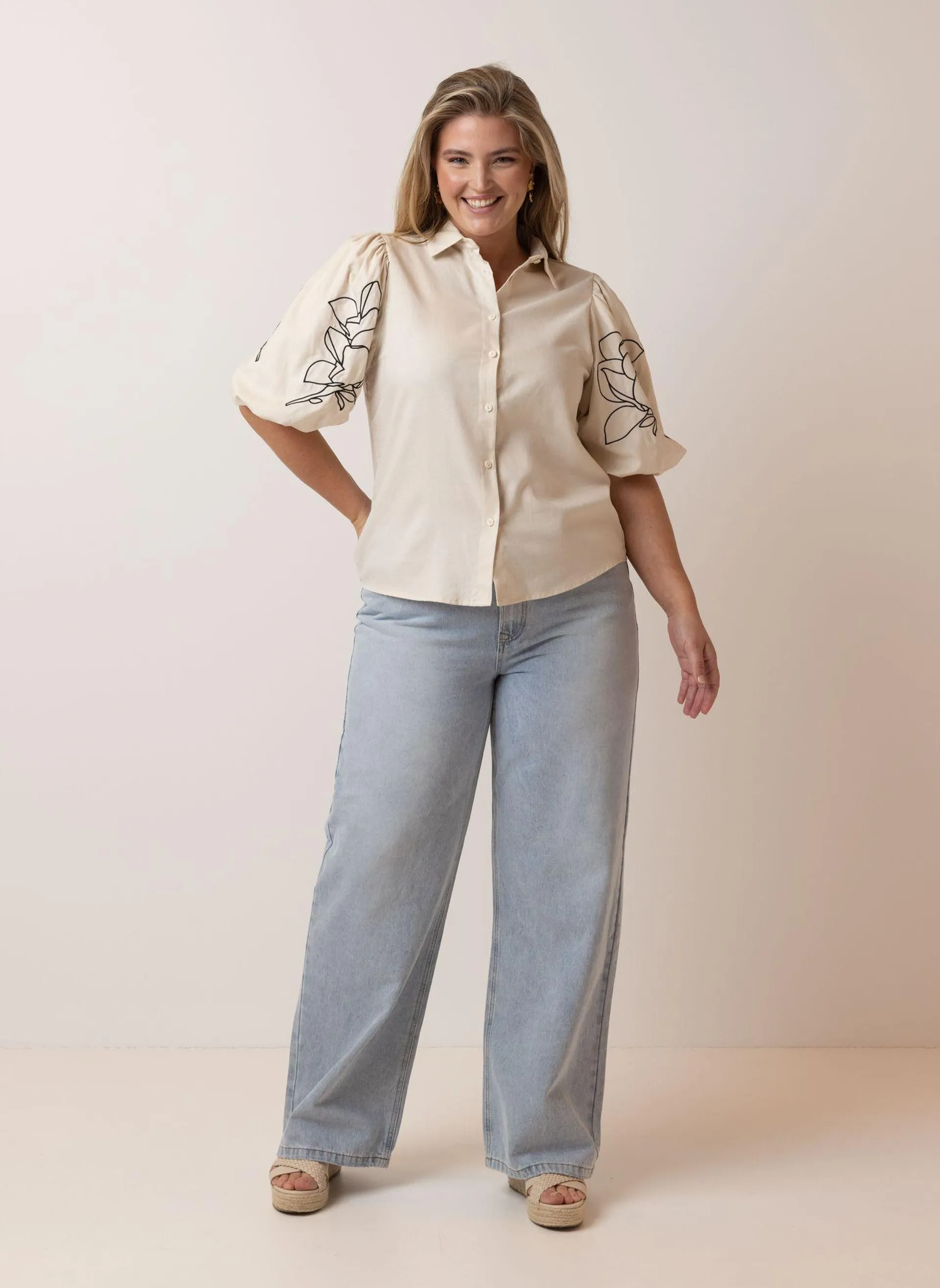 Zandkleurige blouse