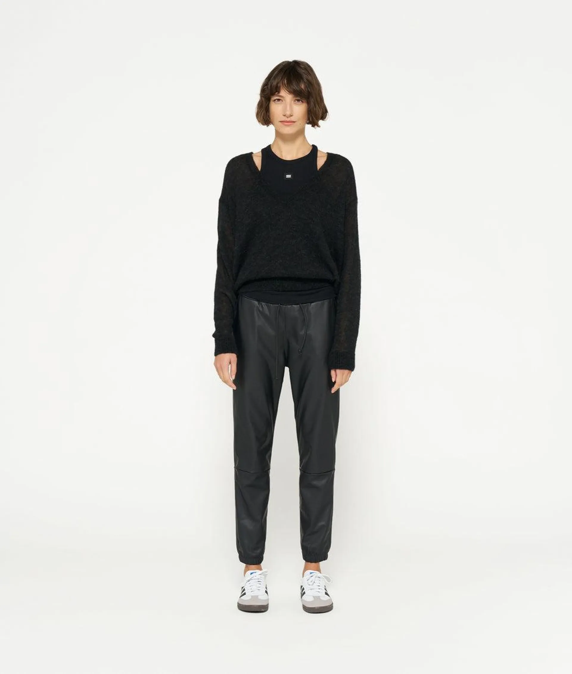 THE LEATHERLOOK CROPPED JOGGER