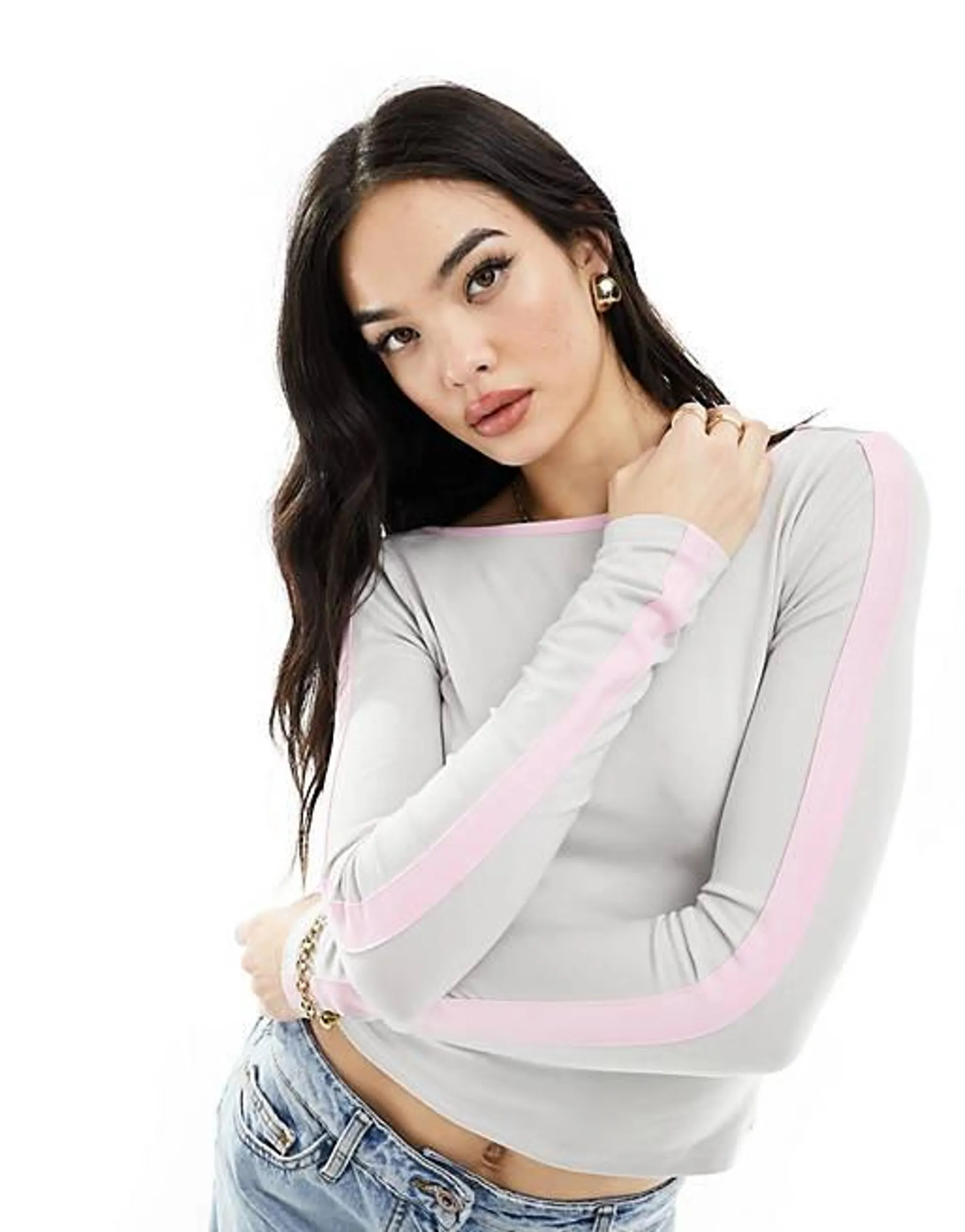 ASOS DESIGN - Top met lage ronde achterkant in gemêleerd grijs met roze biezen