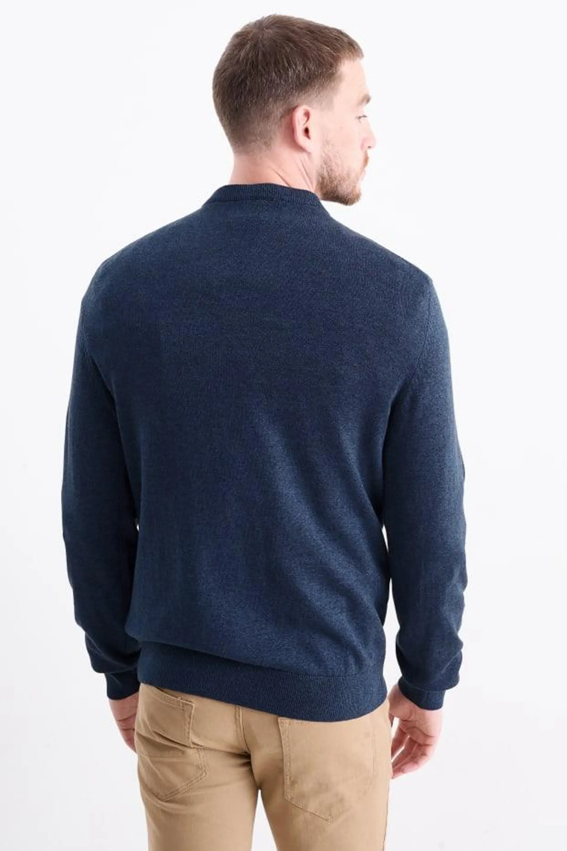 Fine knit V-neck jumper