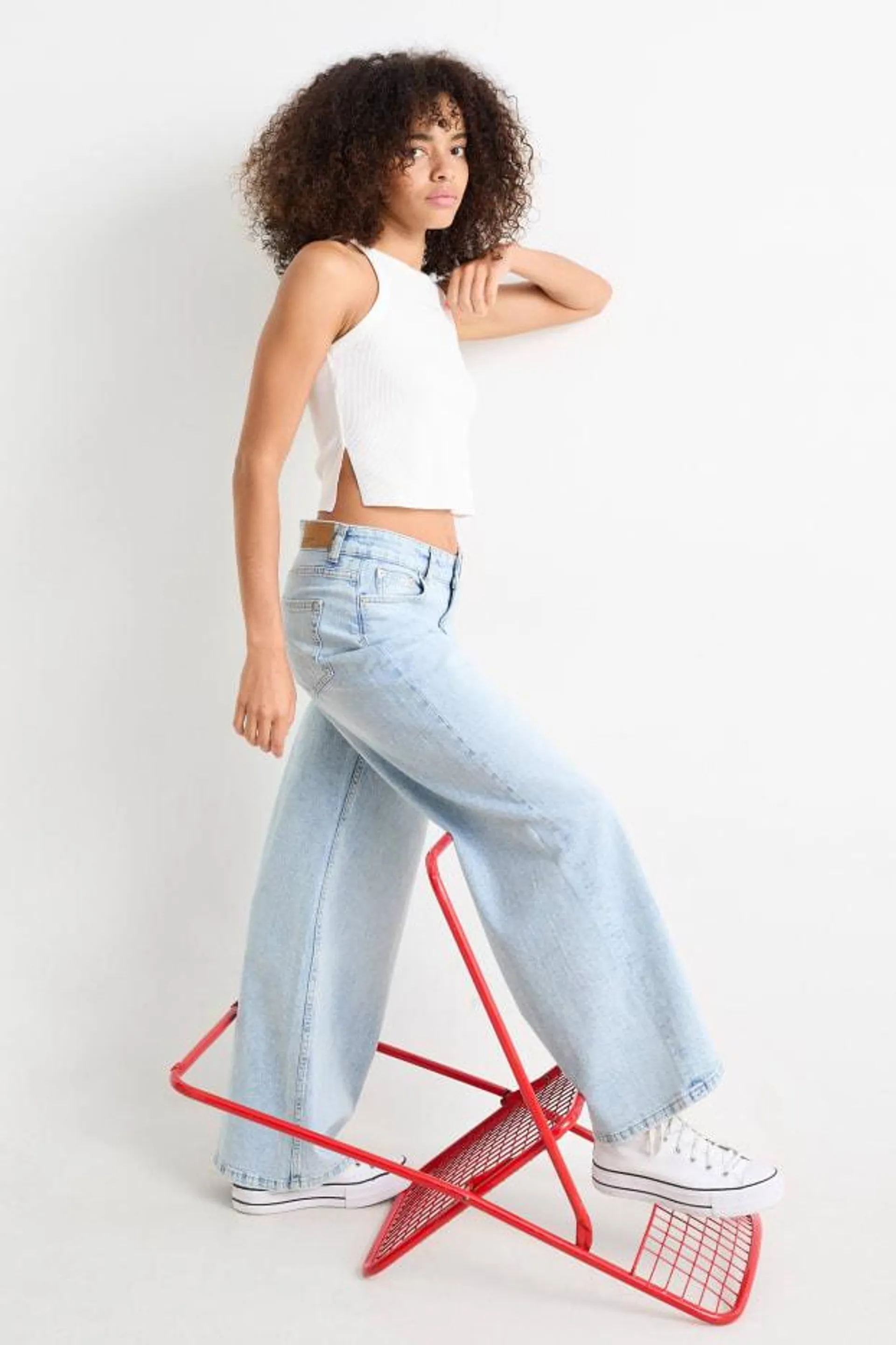 Wide leg jeans - low waist