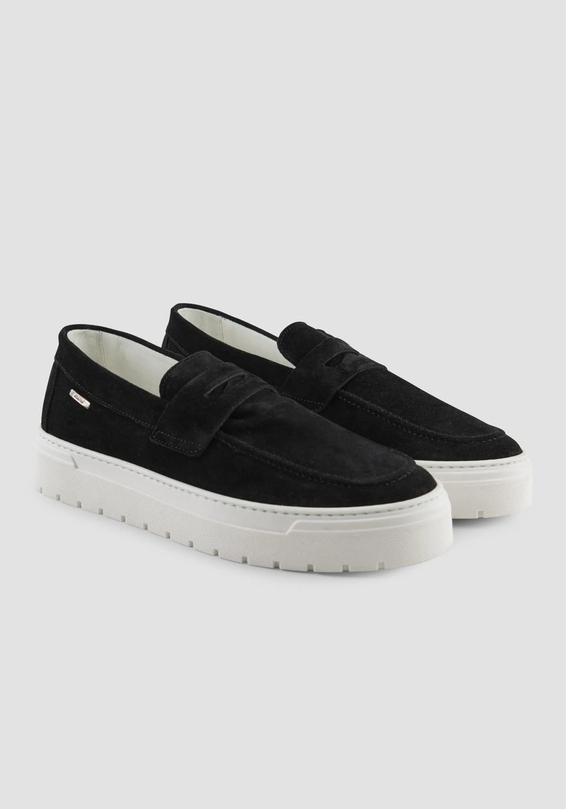 PLAIN SUEDE "RUDDER" MOCCASIN