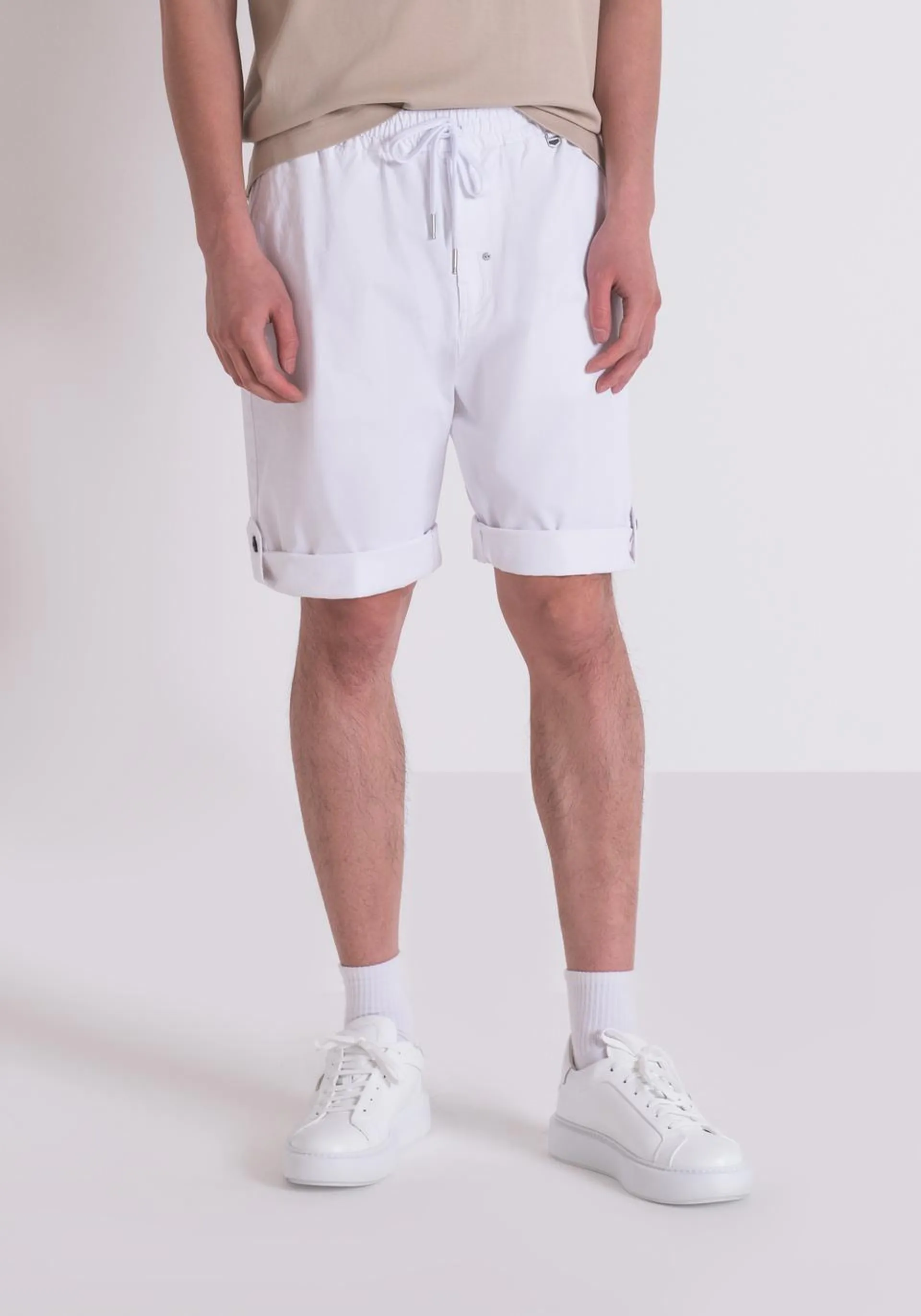 STEVEN" REGULAR FIT MICRO-ARMORED STRETCH COTTON SHORTS