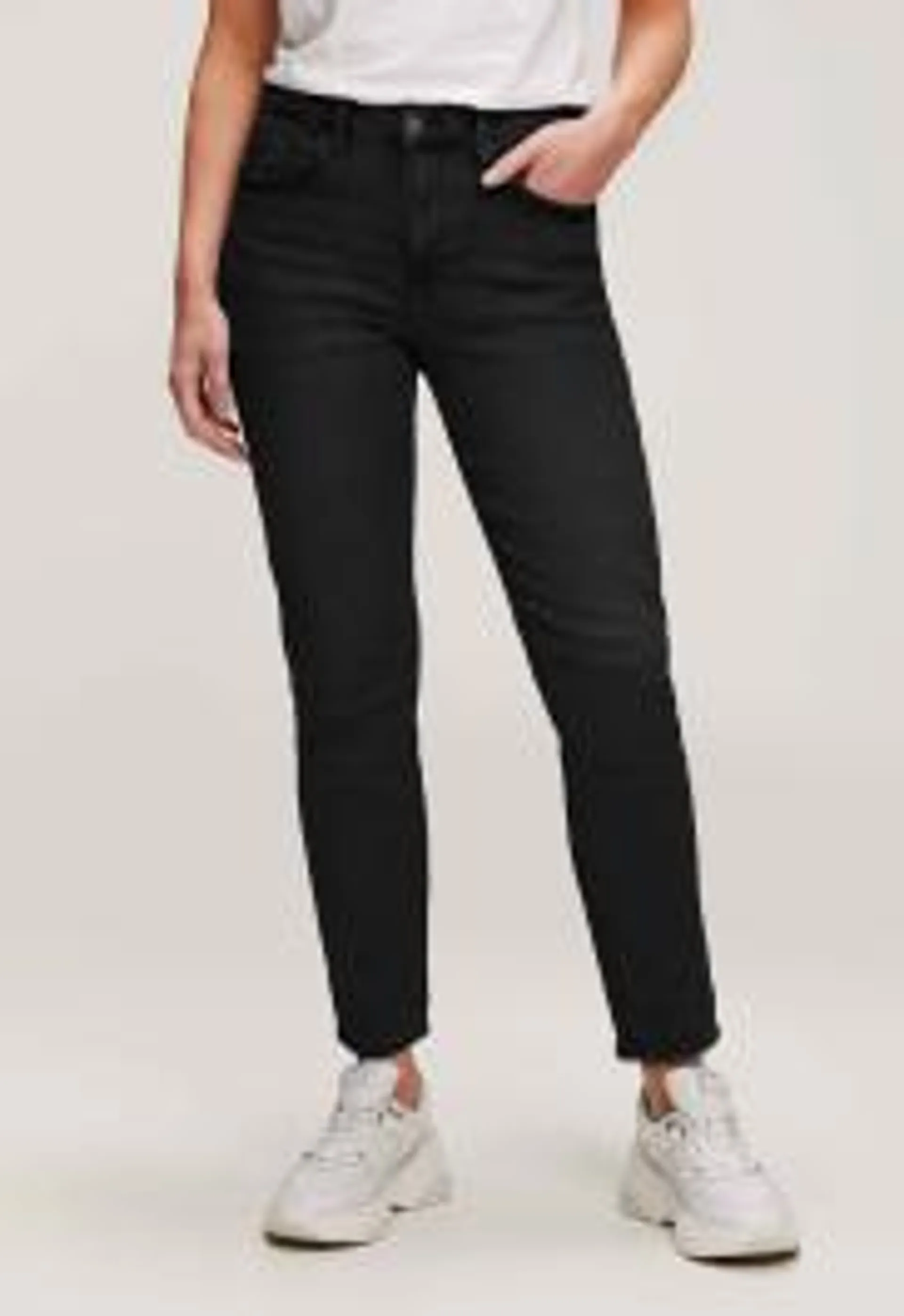 Cinna Slim Tapered Jeans