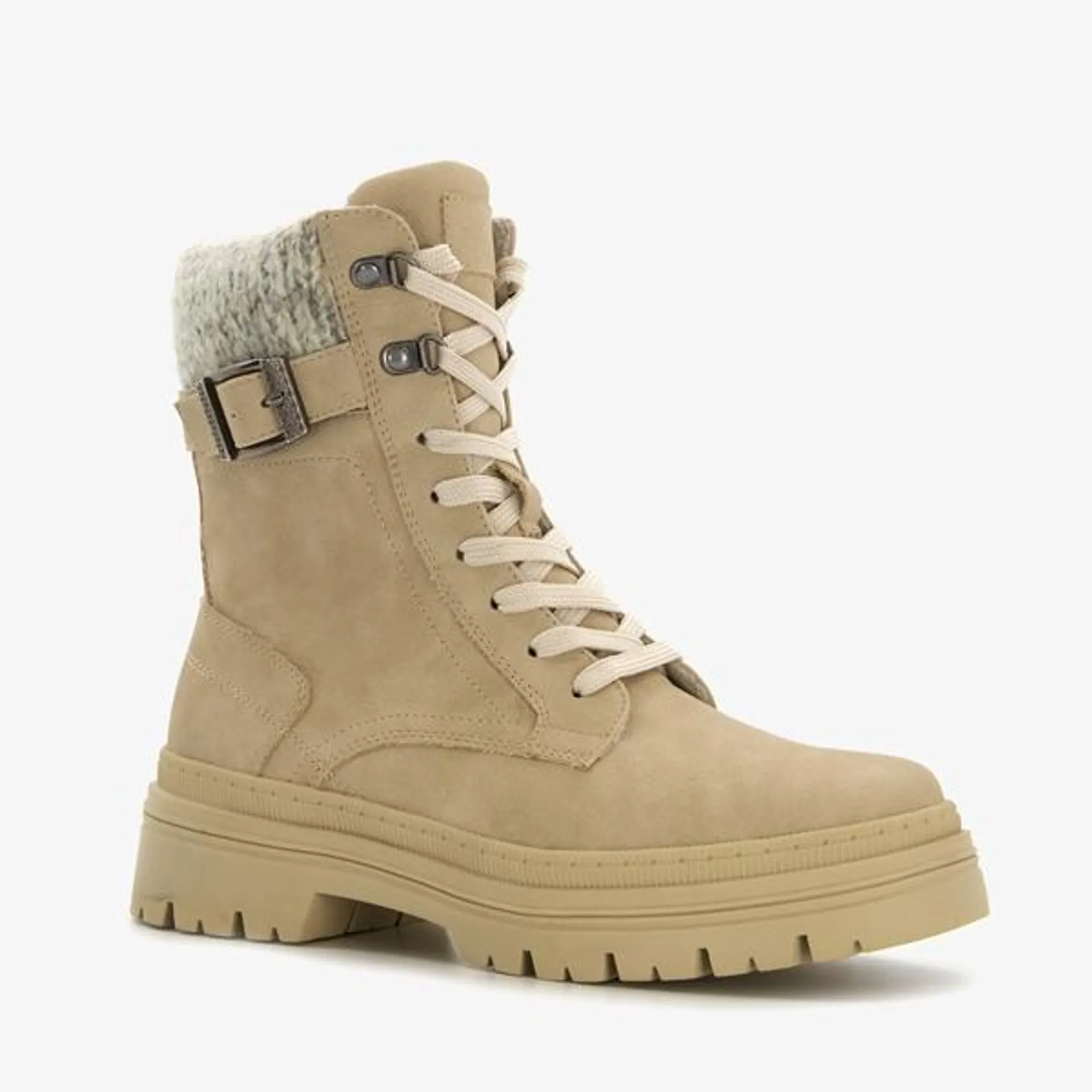 Beige dames veterboots van Blue Box. Gemaakt van imitatieleer met een binne...