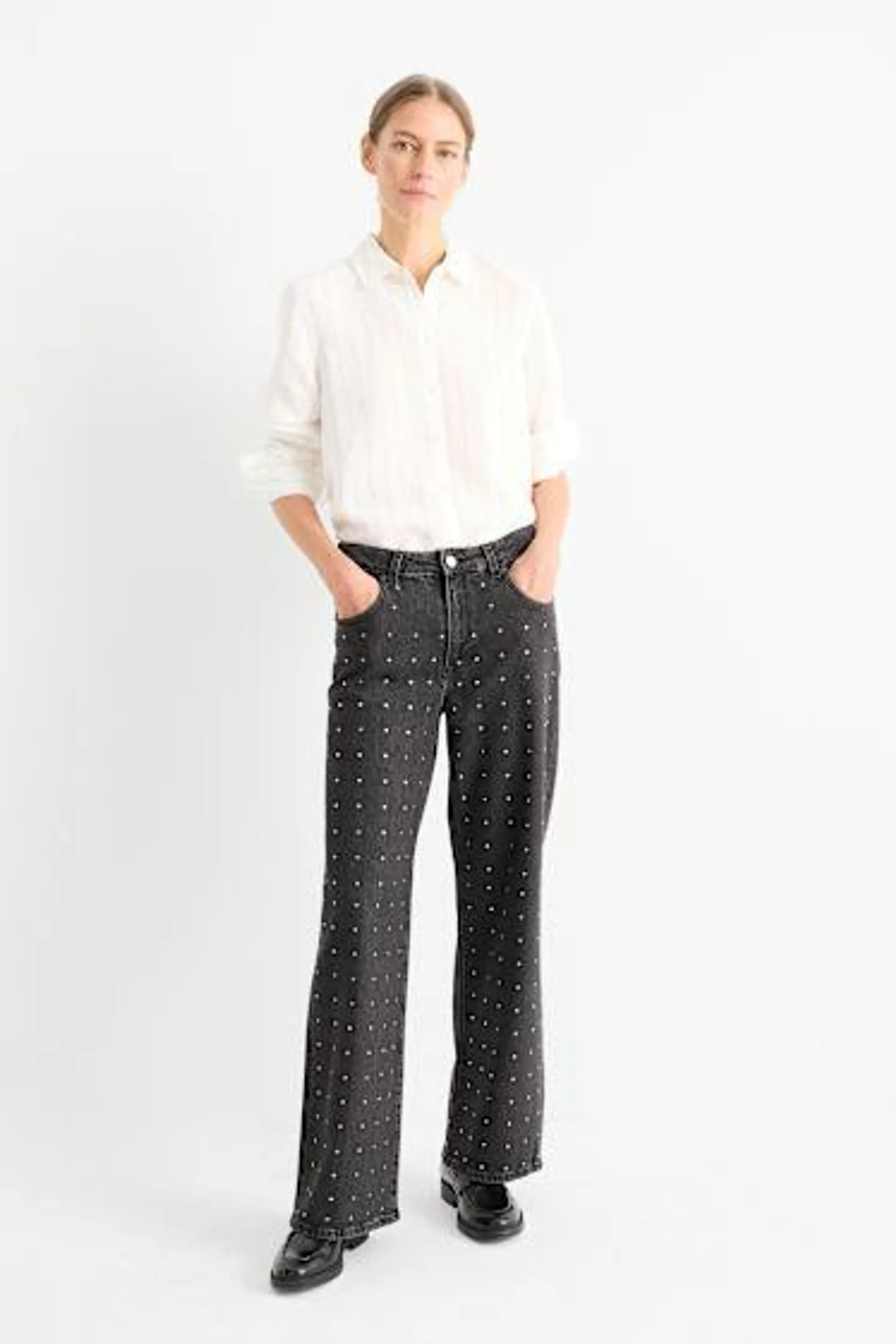 Wide leg jeans - mid-rise waist