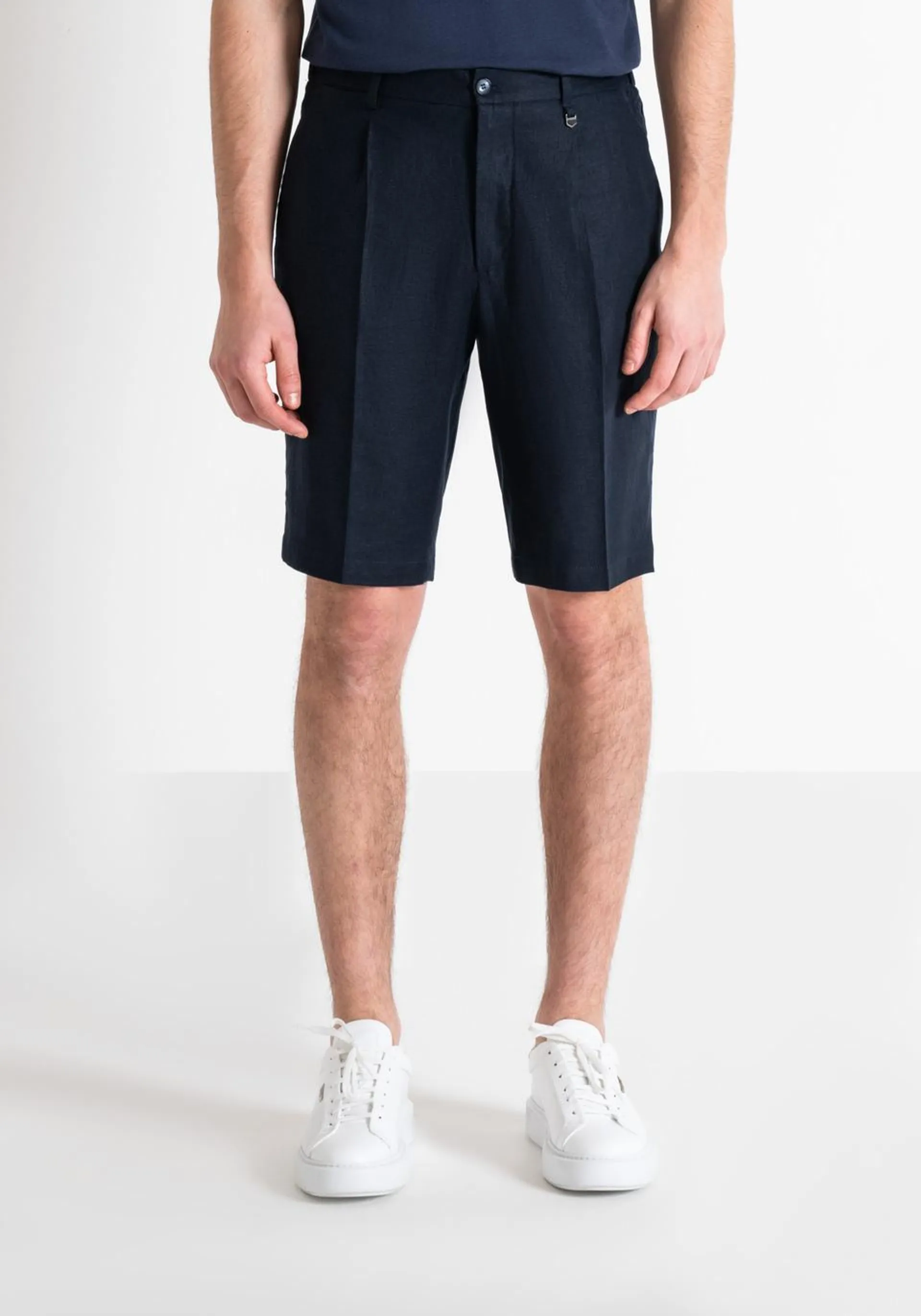 CARROT FIT "GUSTAF" SHORTS IN LINEN AND VISCOSE BLEND