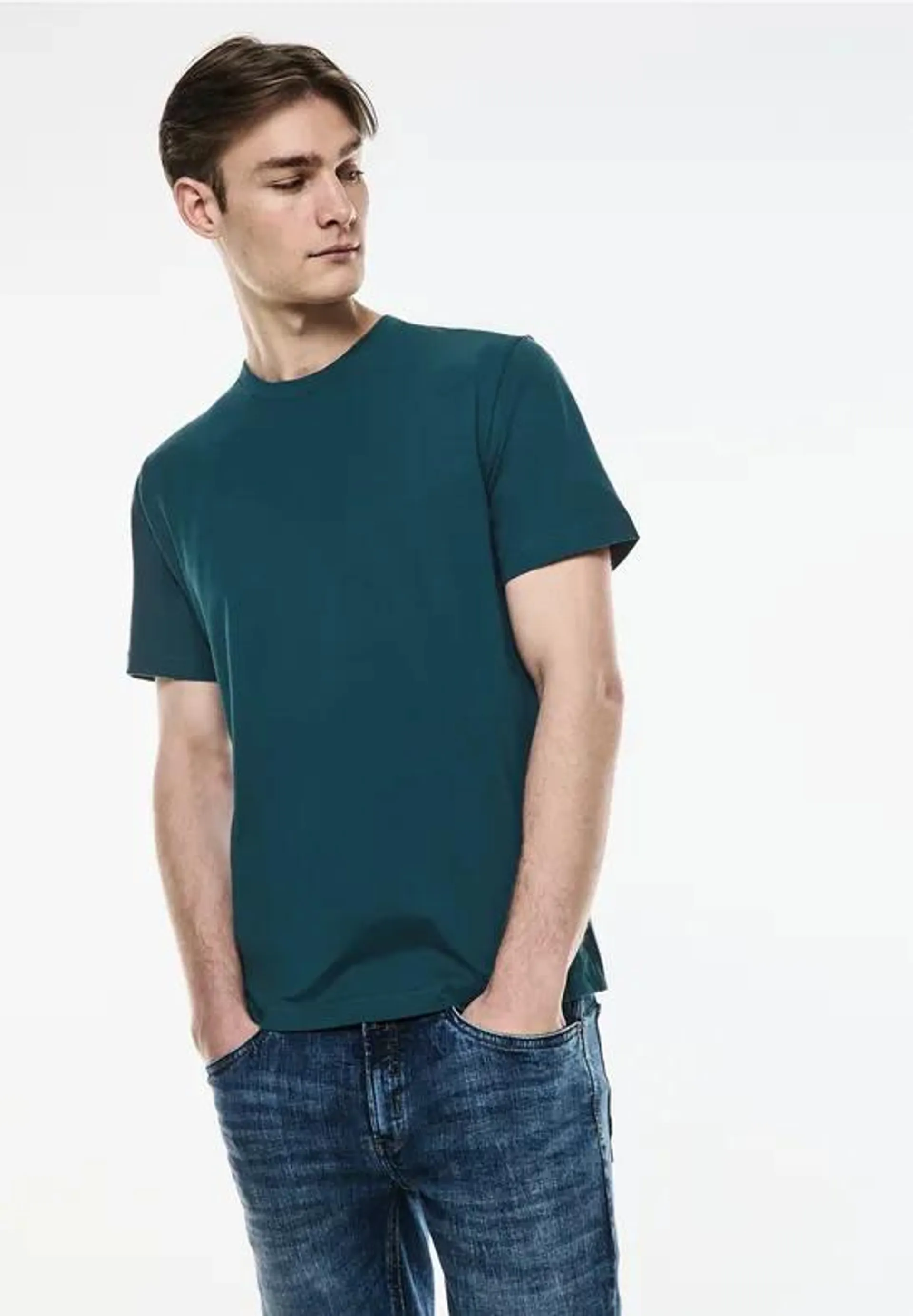 Basic T-shirt in effen kleur