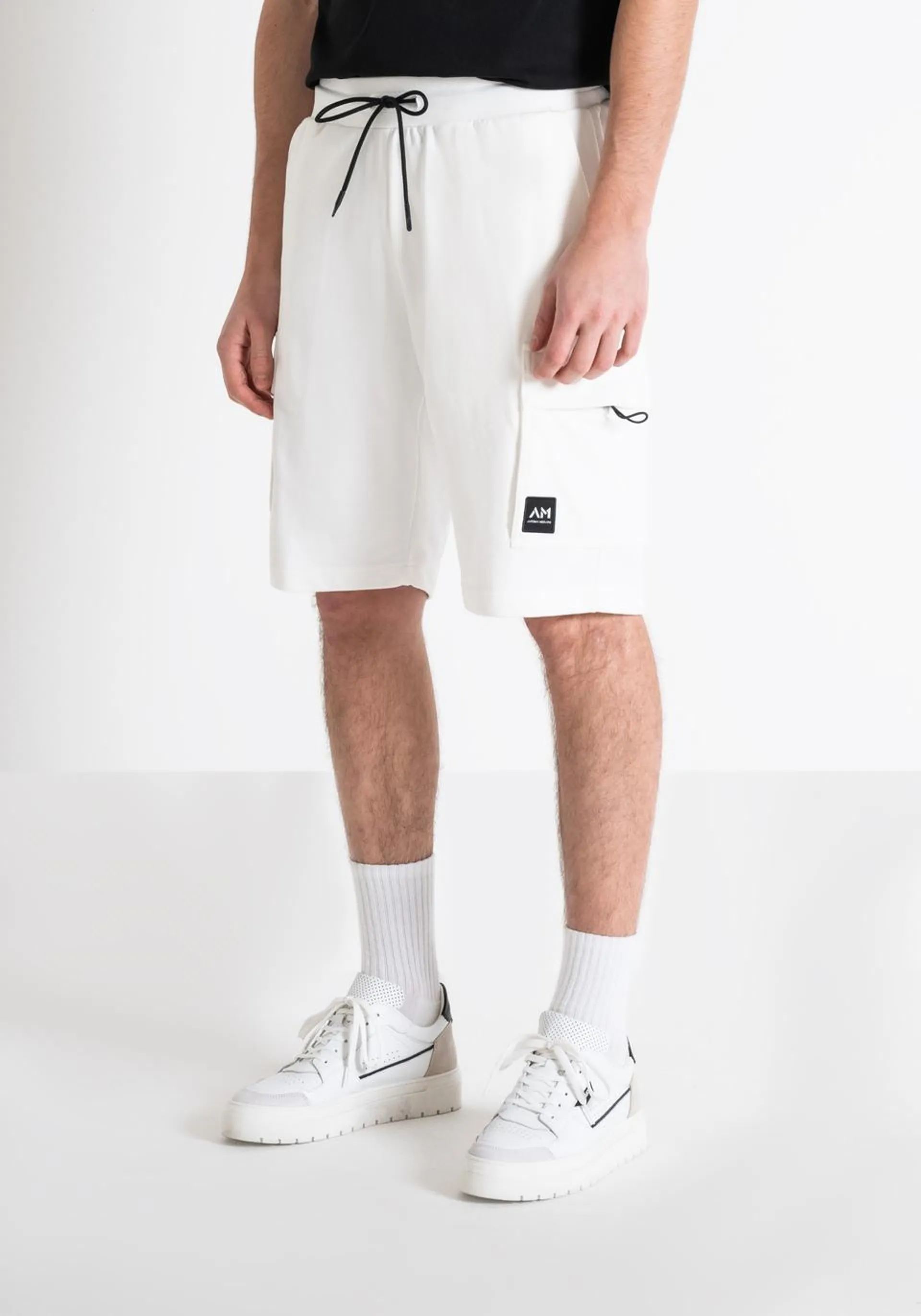 FLEECE SHORTS REGULAR FIT WITH LOGO PATCH