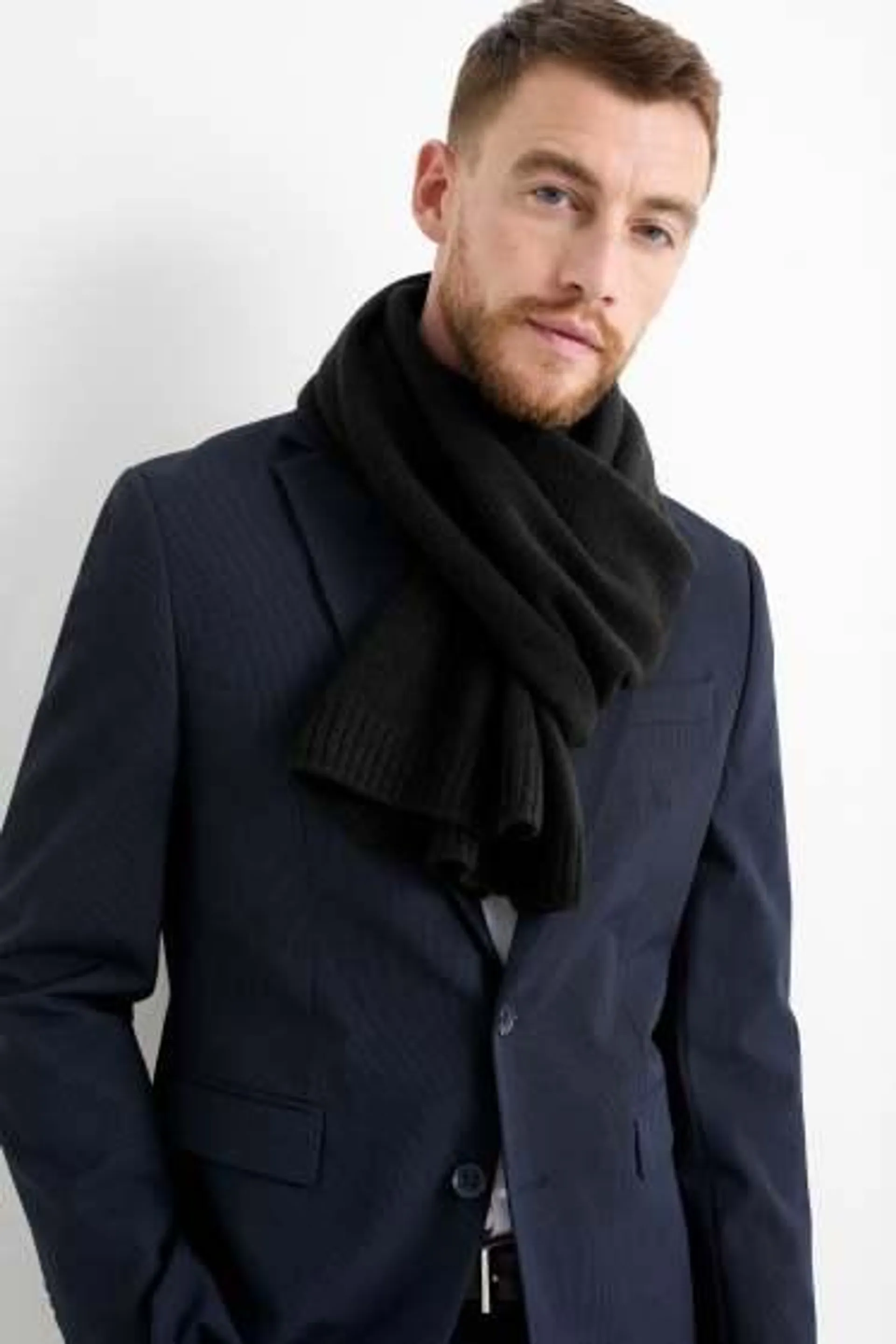 Knitted cashmere scarf