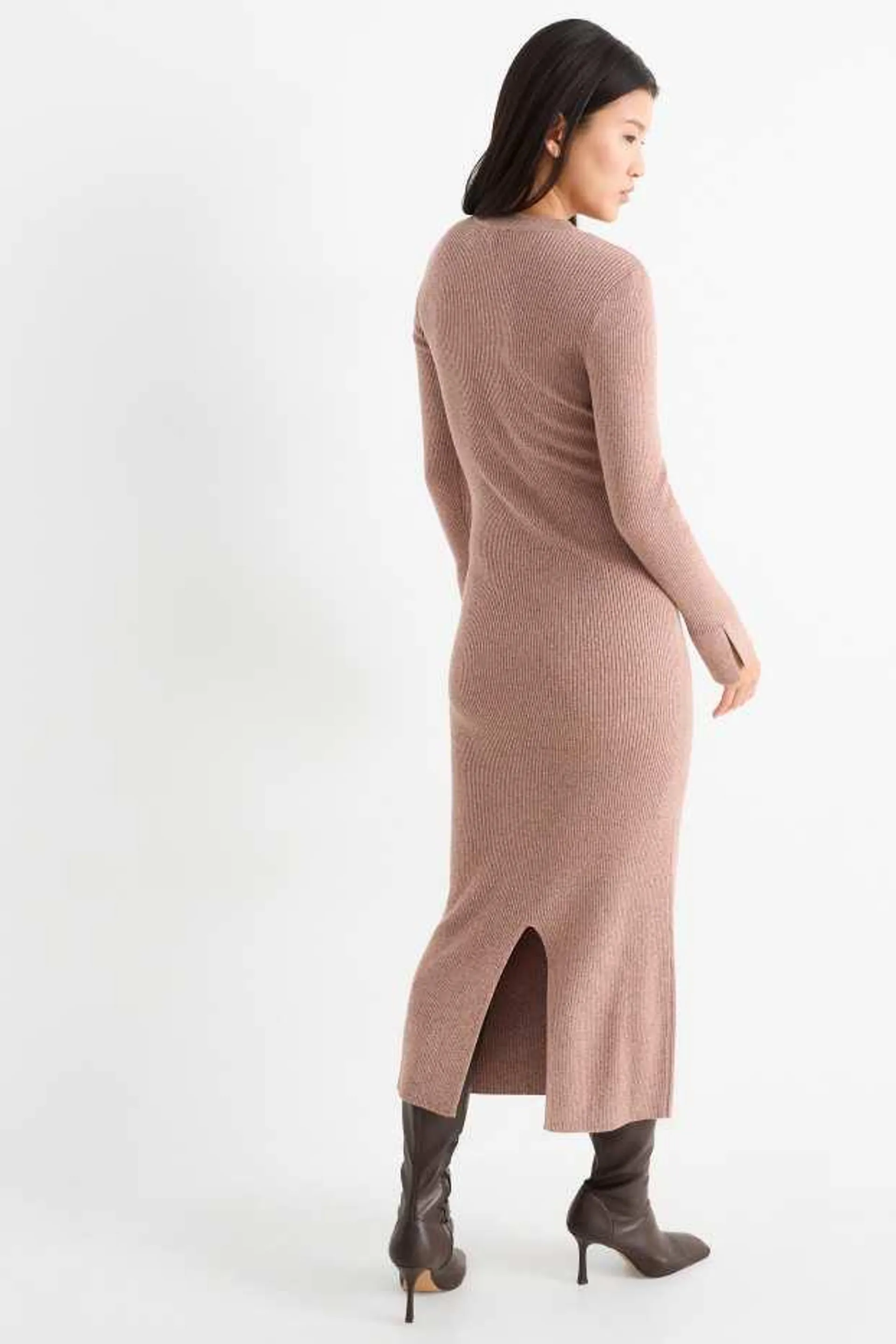 Knitted dress with slit - ribbed - shiny