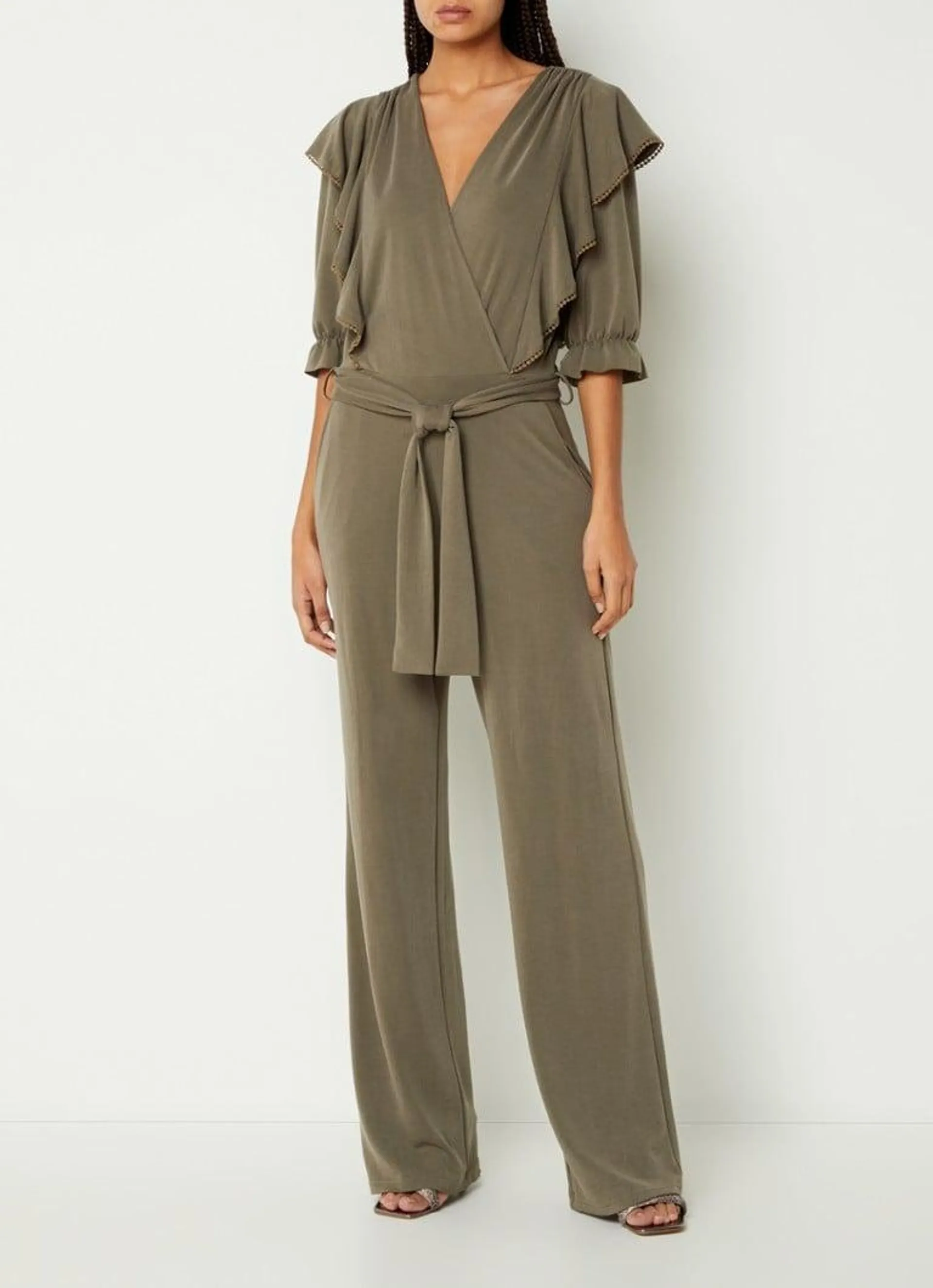 Shenice loose fit jumpsuit met volant en strikceintuur