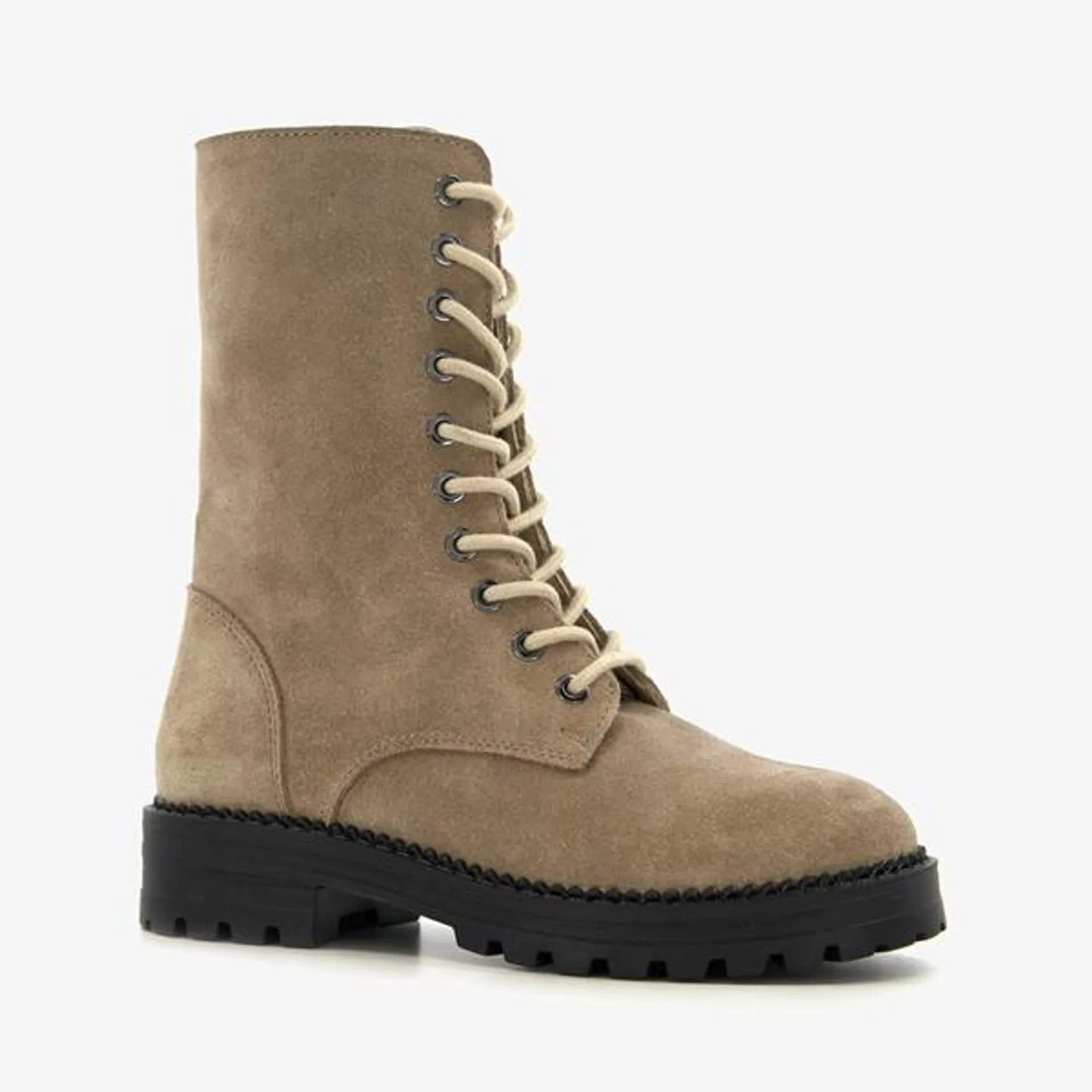 Beige veterboots voor meisjes van Groot. Gemaakt van suède met een binnenwe...