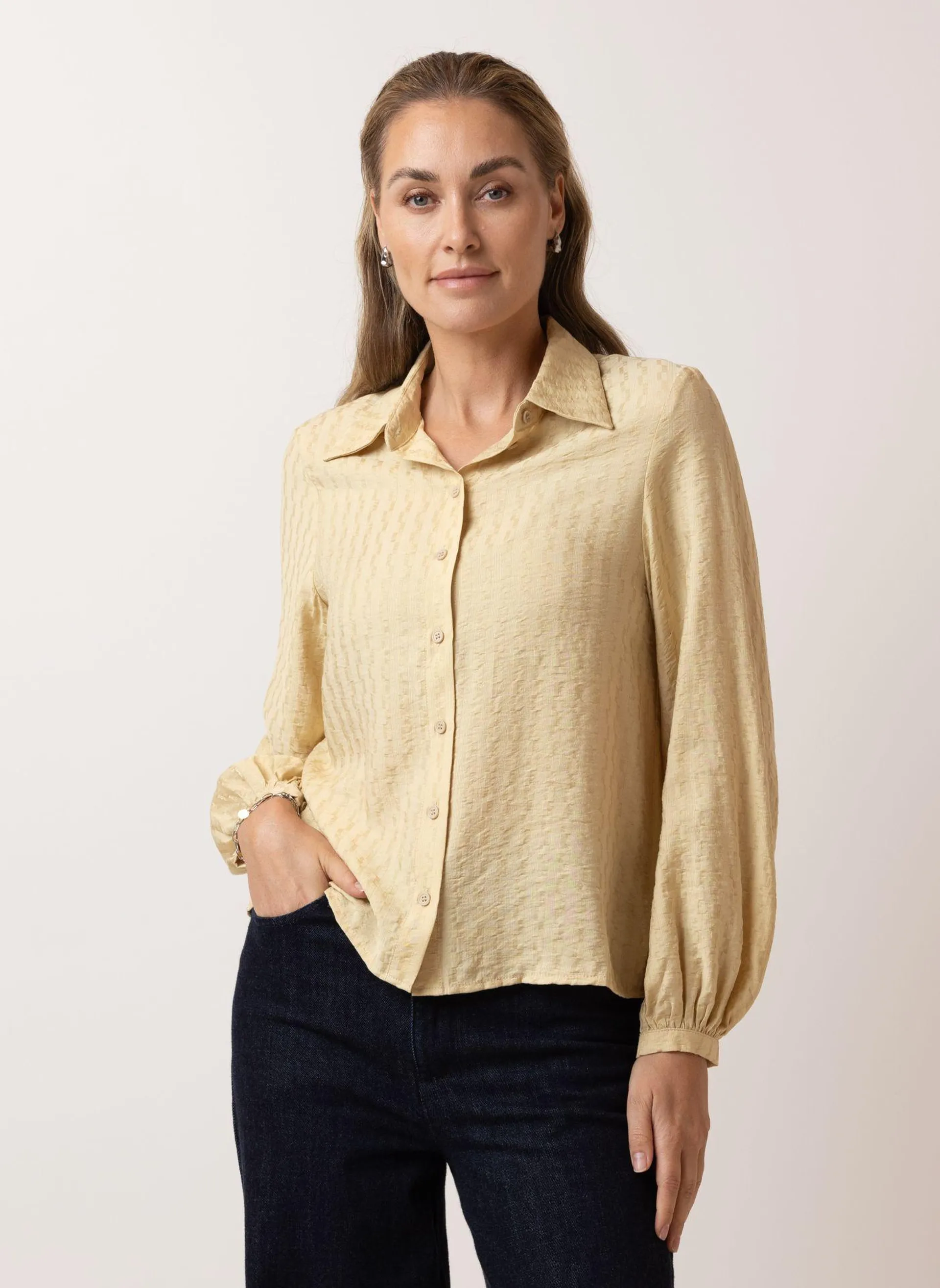 Zandkleurige blouse