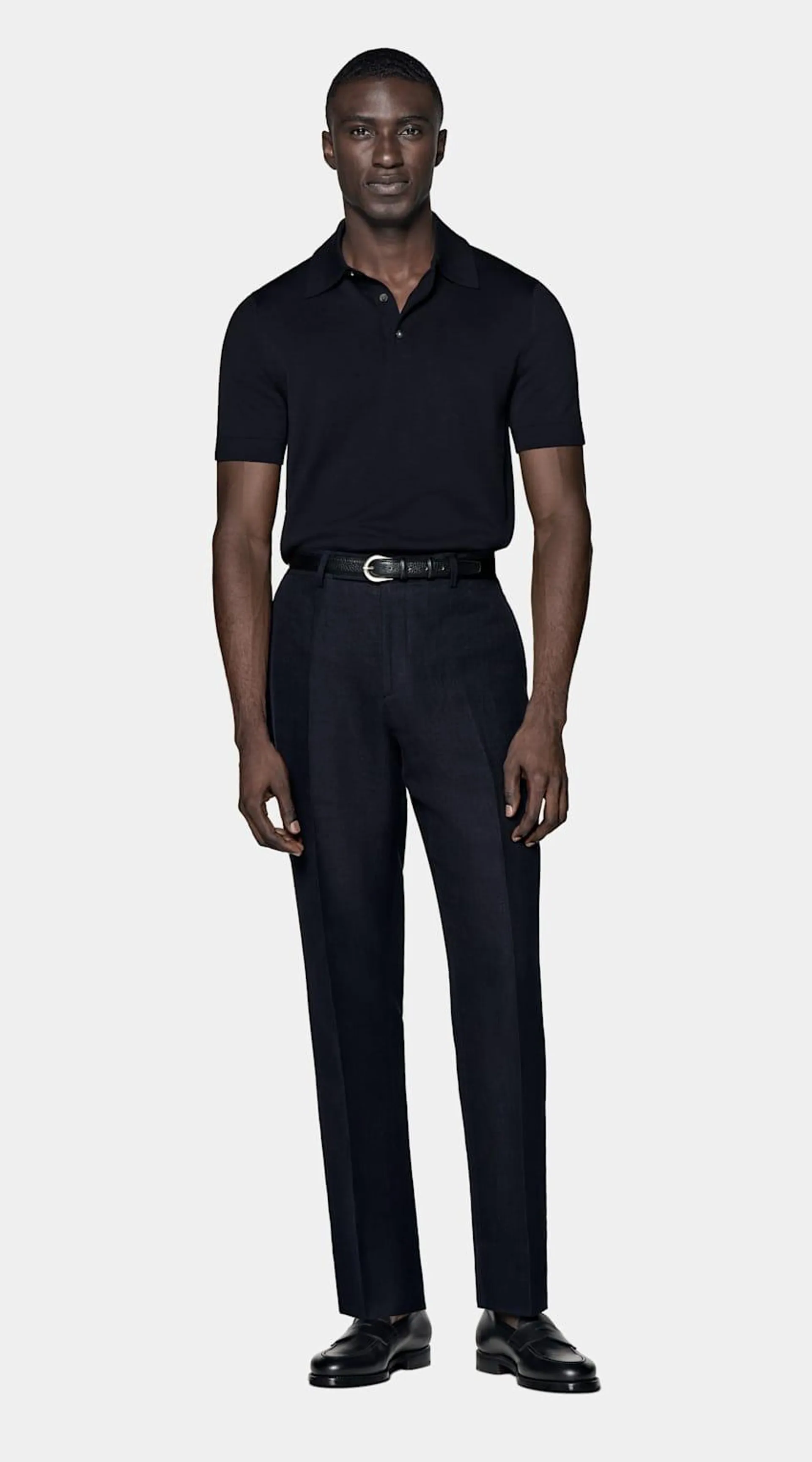 With a slim silhouette and ribbed hem that offers a polished, relaxed charm, this navy knitted polo boasts a softly structured collar and lustrous mother-of-pearl buttons.