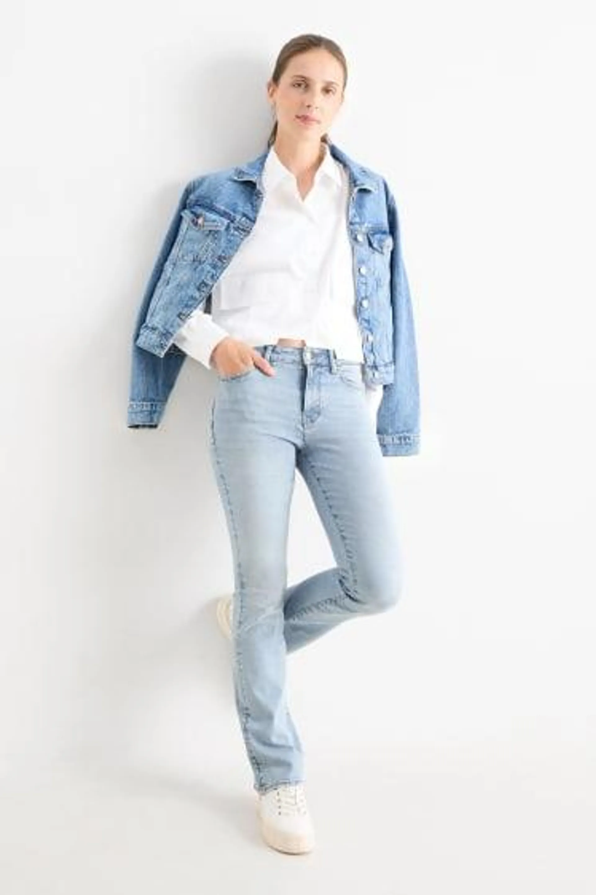 Bootcut jeans - mid waist - shaping jeans - LYCRA®