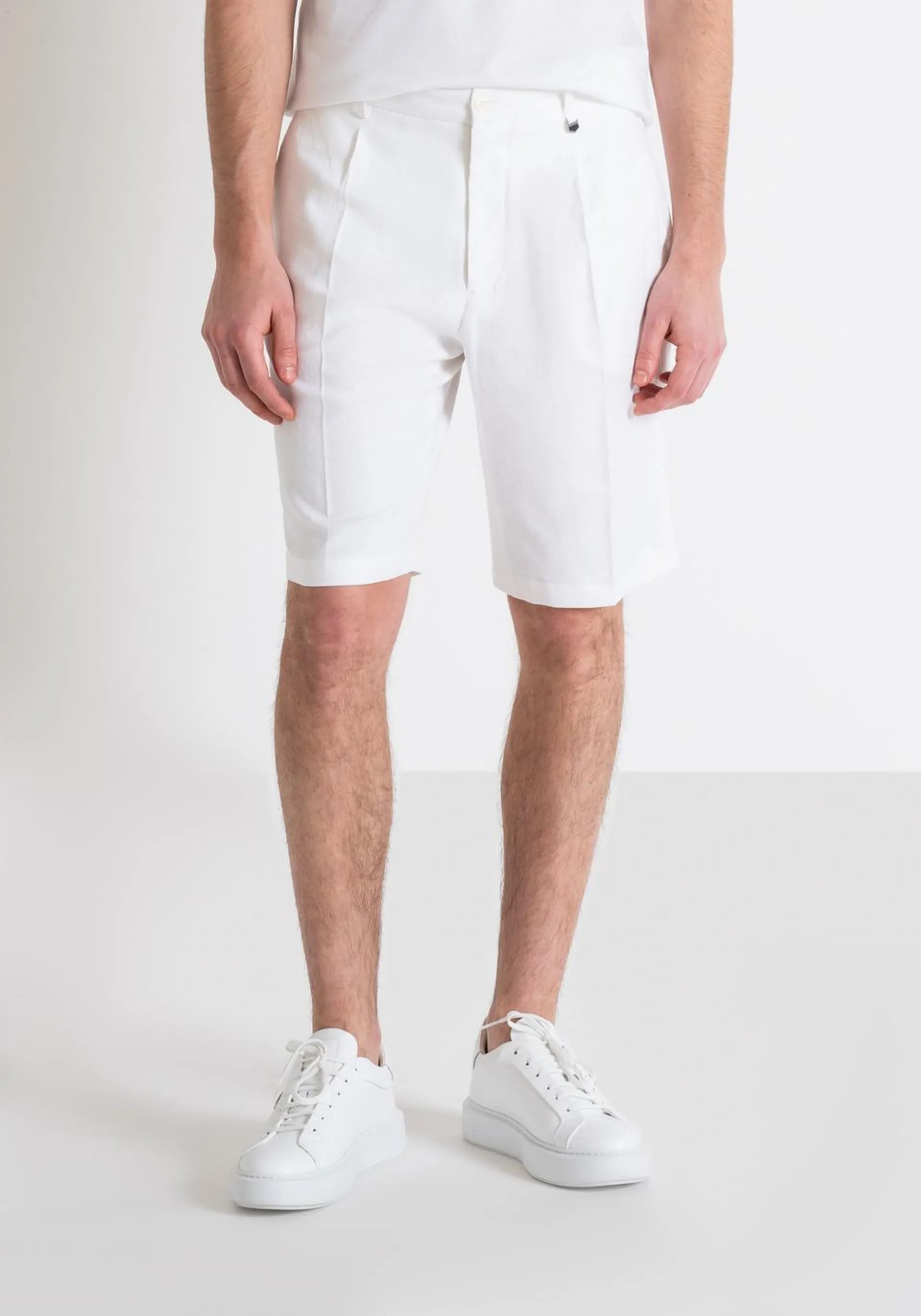 CARROT FIT "GUSTAF" SHORTS IN LINEN AND VISCOSE BLEND