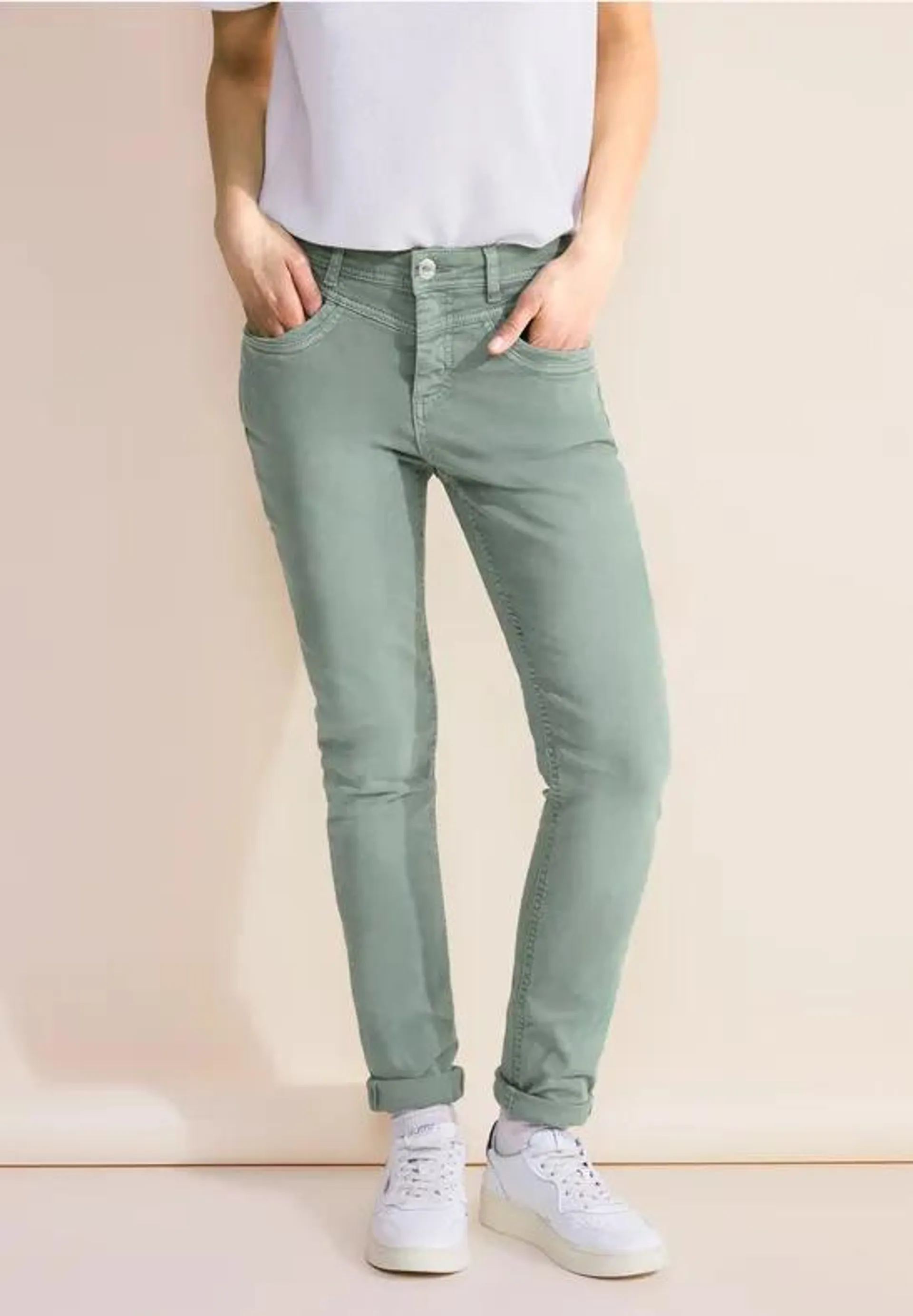 Casual fit color jeans