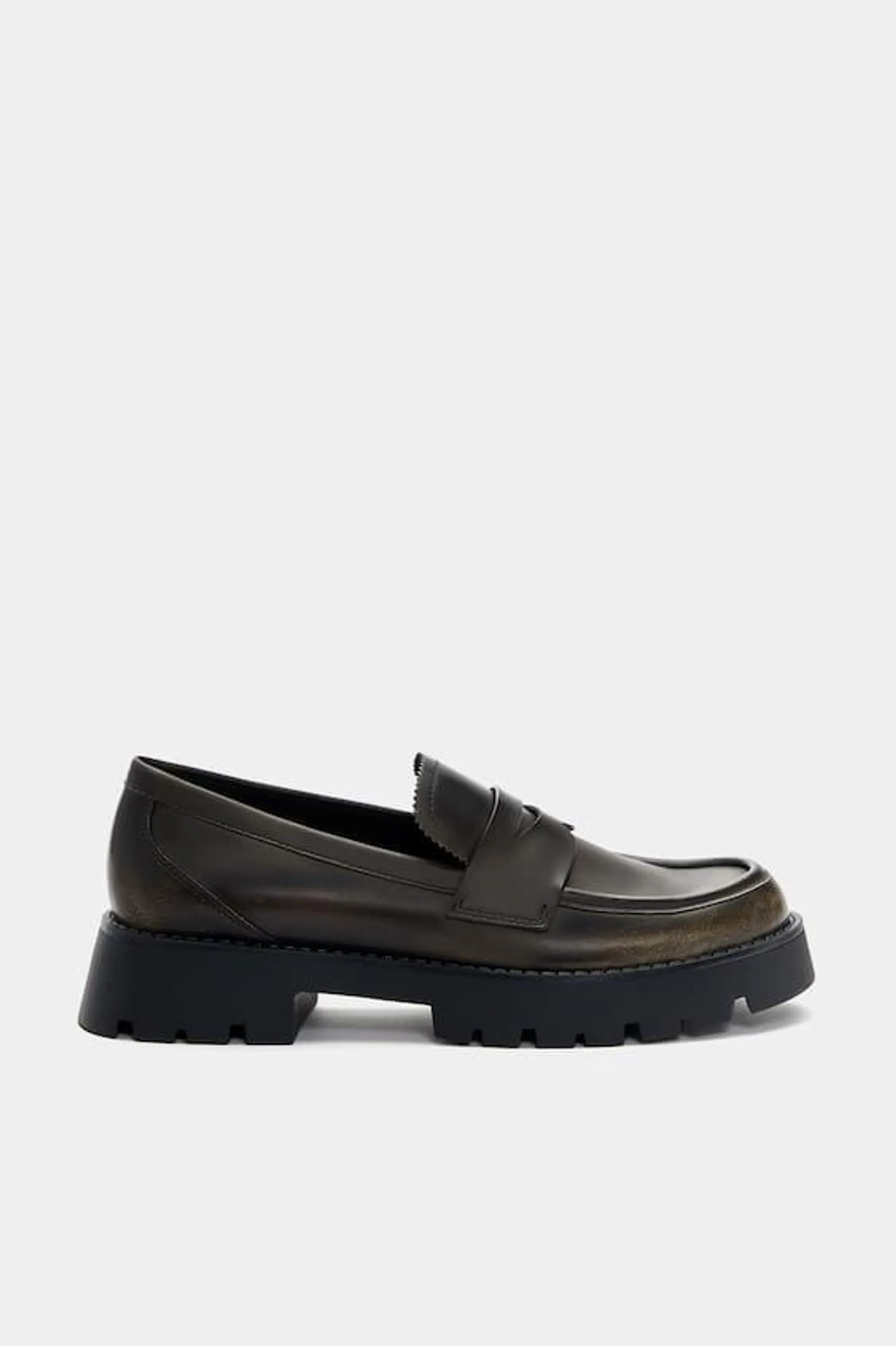 VERSLETEN LOAFER MET TRACKZOOL