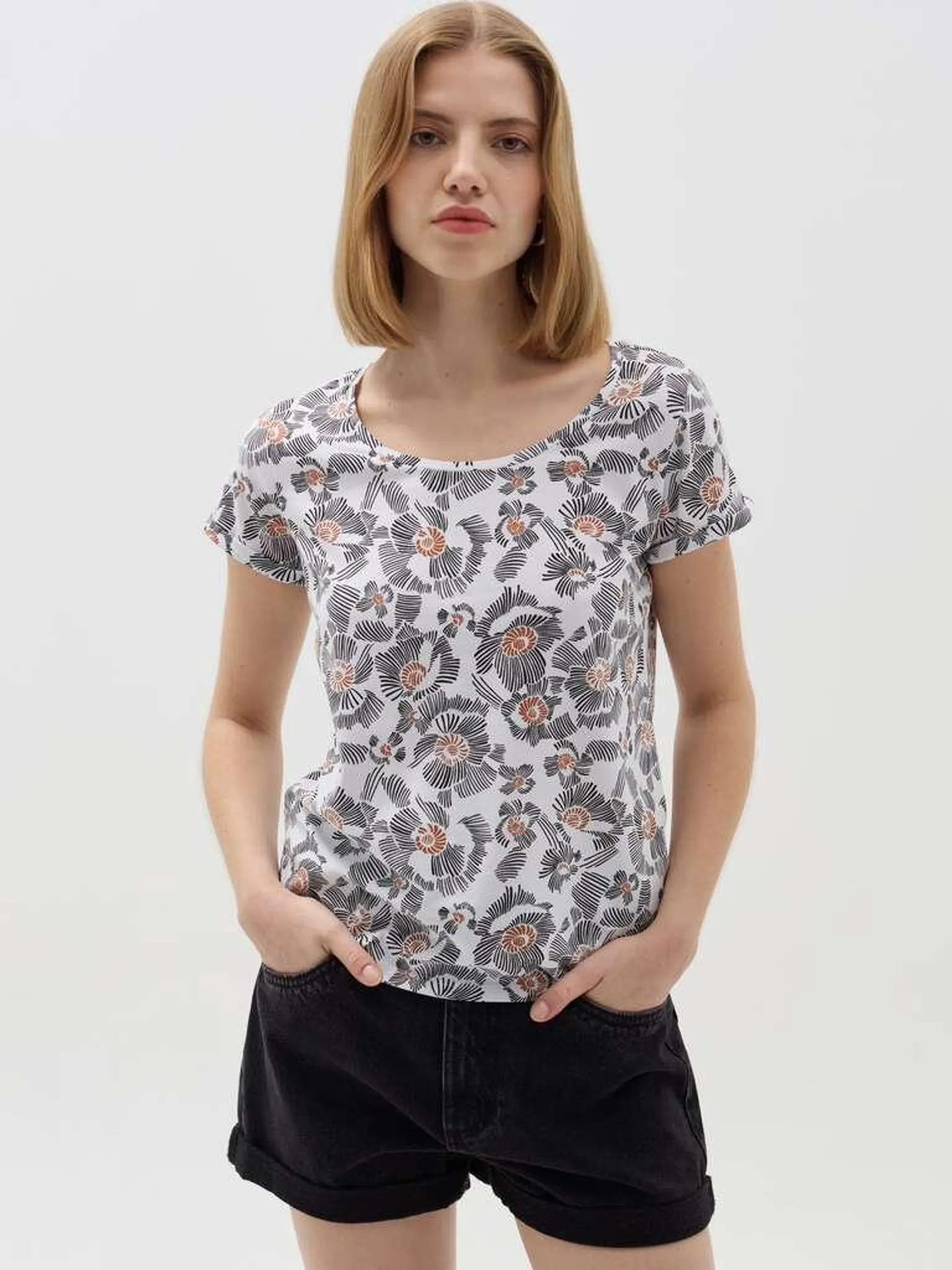 White/Black T-shirt with all-over flowers print