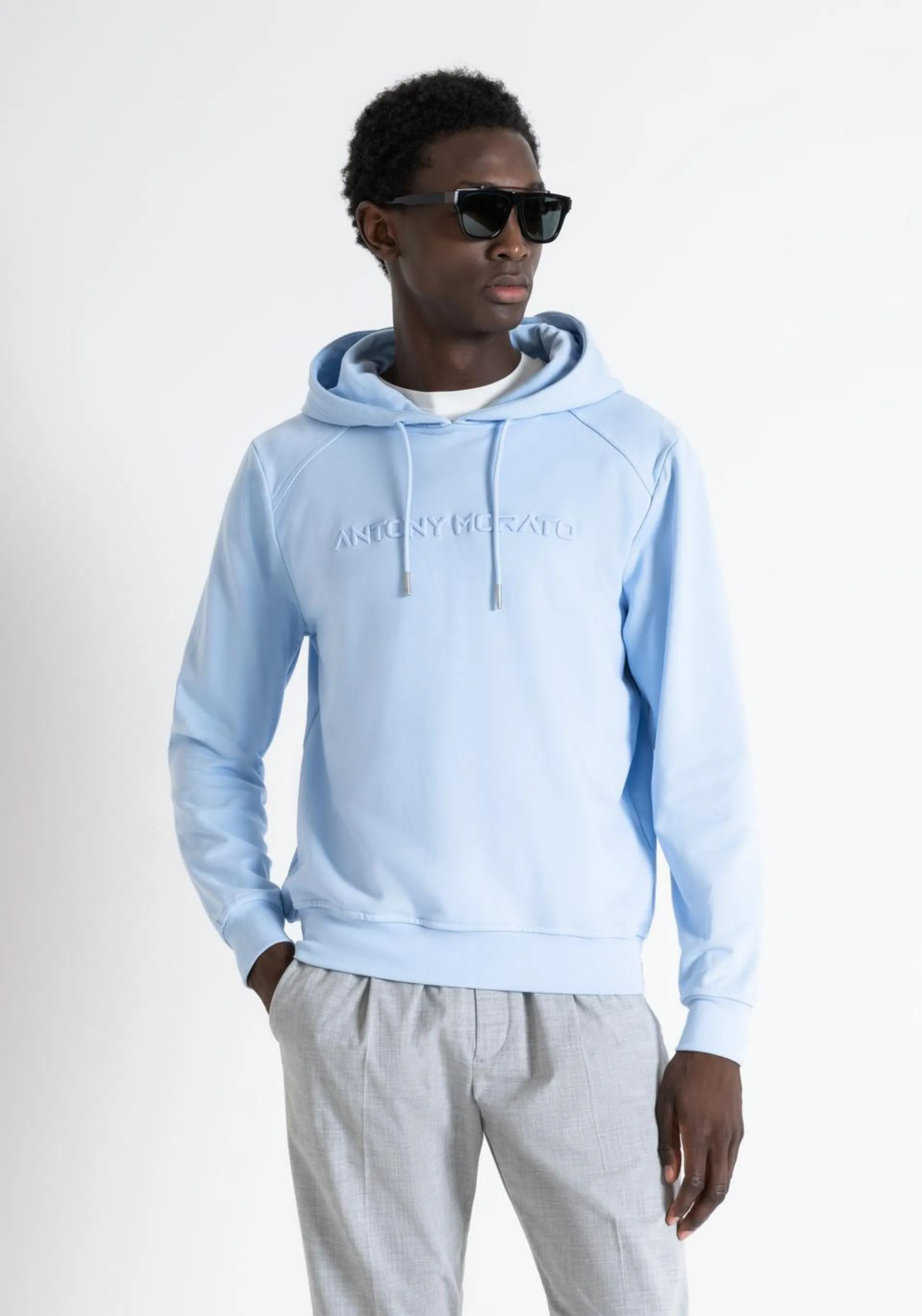 REGULAR FIT SWEATSHIRT IN SUSTAINABLE COTTON-POLYESTER STRETCH FABRIC WITH HOODIE