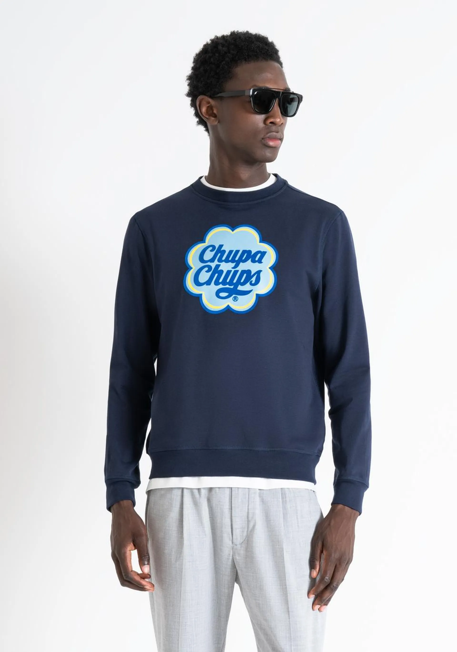 REGULAR FIT SWEATSHIRT IN SUSTAINABLE COTTON-POLYESTER BLEND WITH MATTE PLASTIC AND FLOCK PRINT