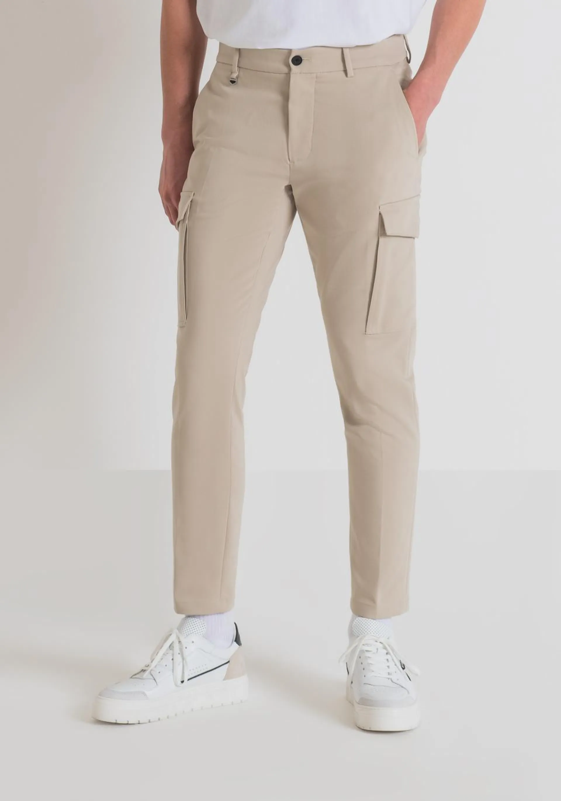 "BJORN" SKINNY FIT CARGO TROUSERS IN STRETCH COTTON BLEND FABRIC