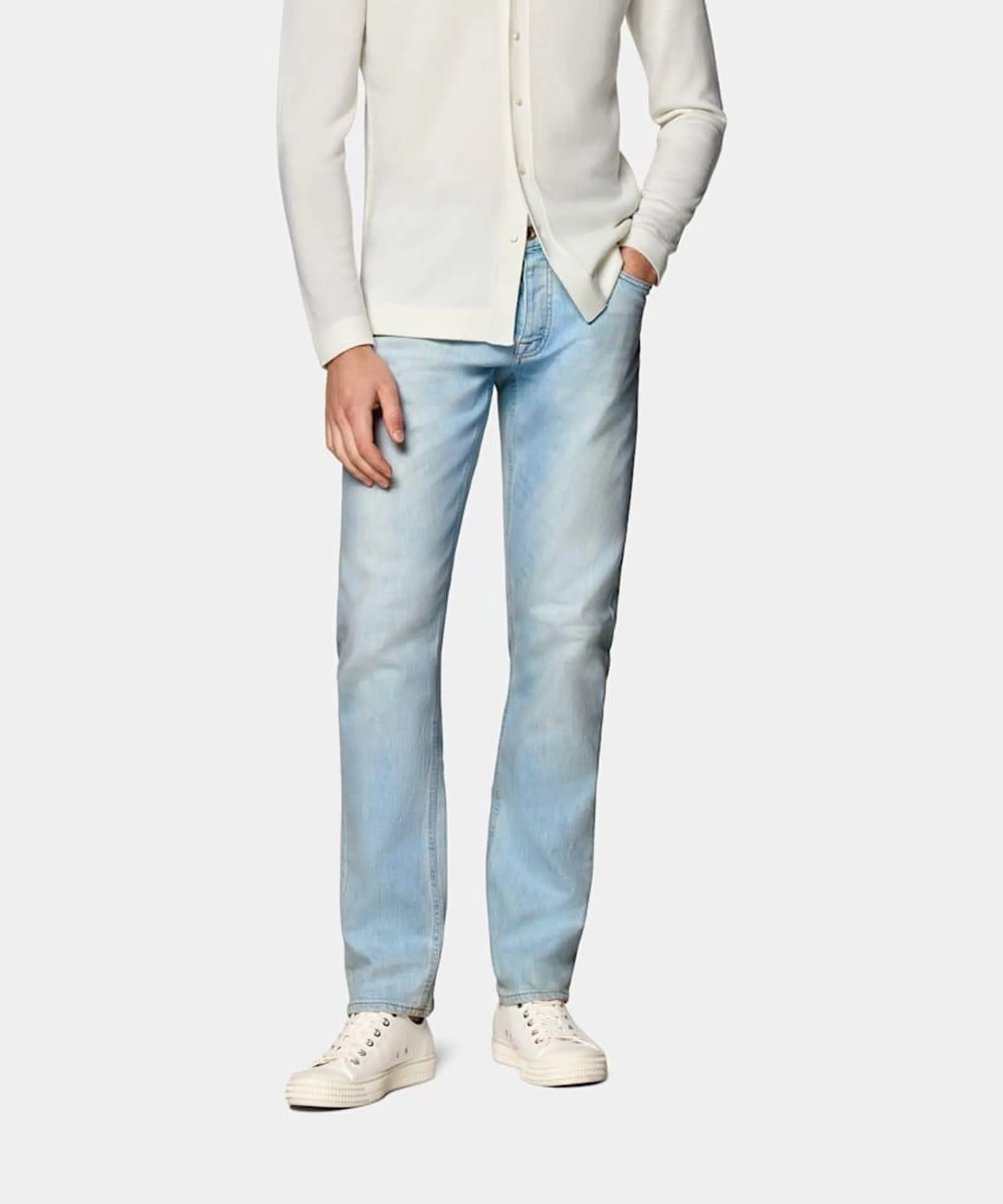 A classic slim fit pair with endless casual appeal, these light blue Jules jeans are an everyday wardrobe essential that are never out of style.