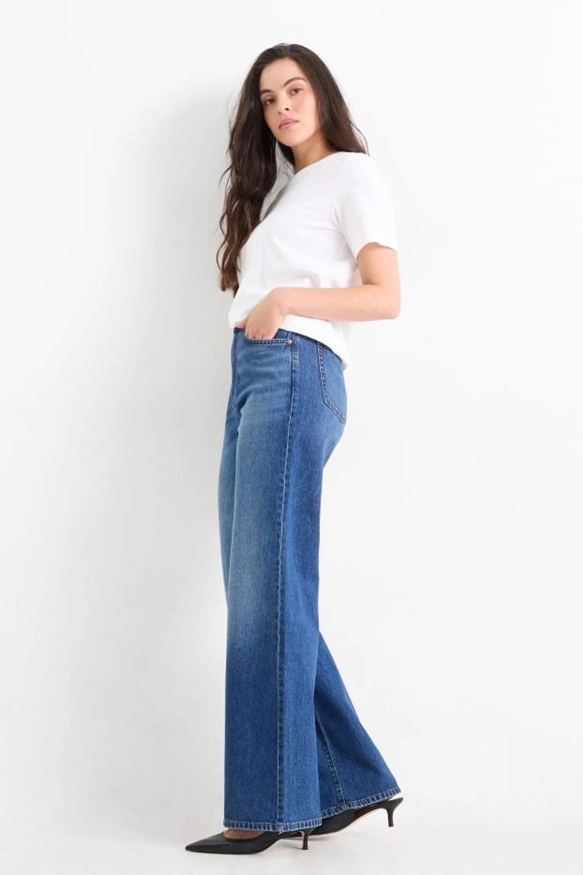 Wide leg jeans - high waist