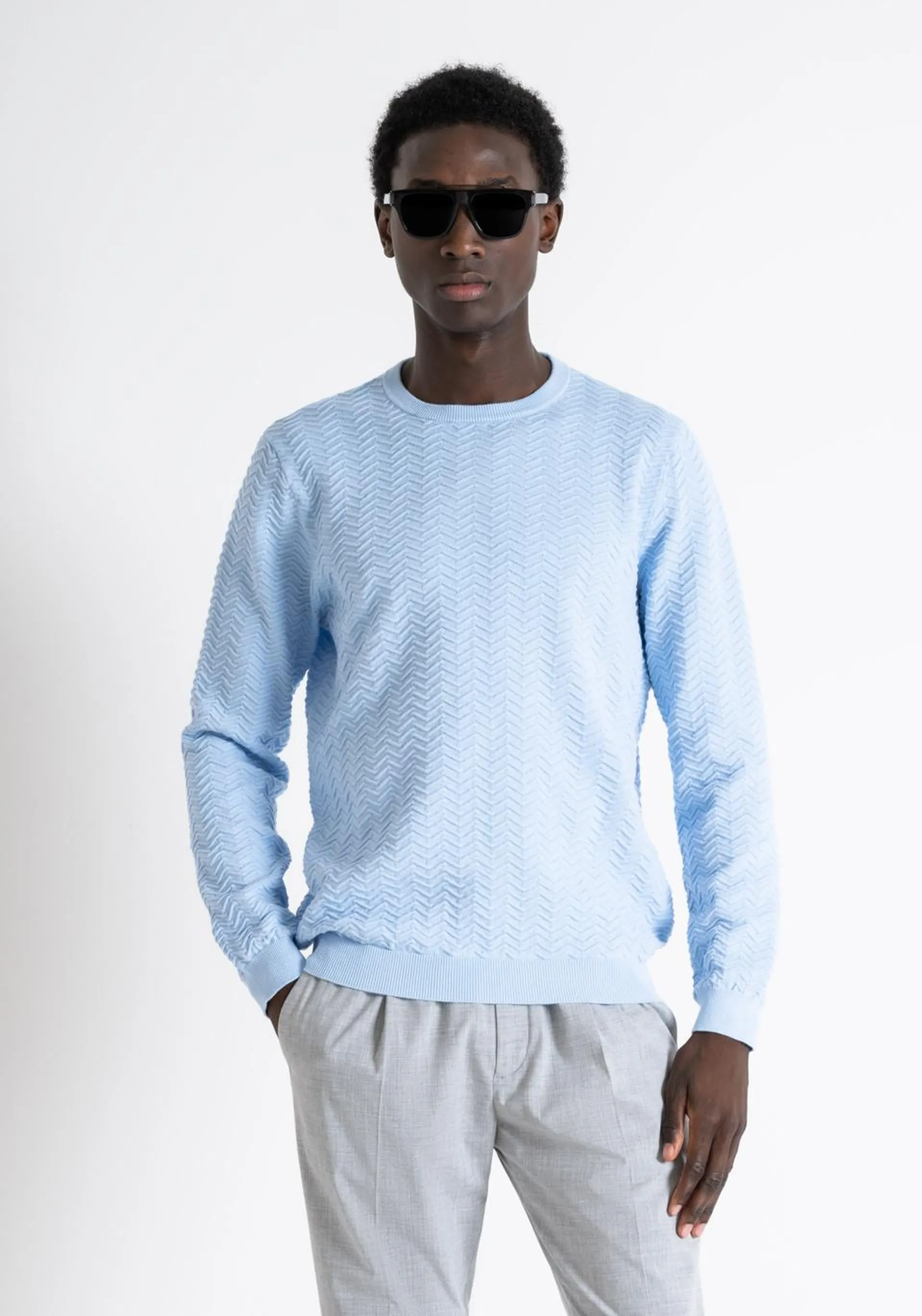 REGULAR FIT SWEATER IN SOFT SOLID-COLOUR COTTON YARN WITH JACQUARD PATTERN