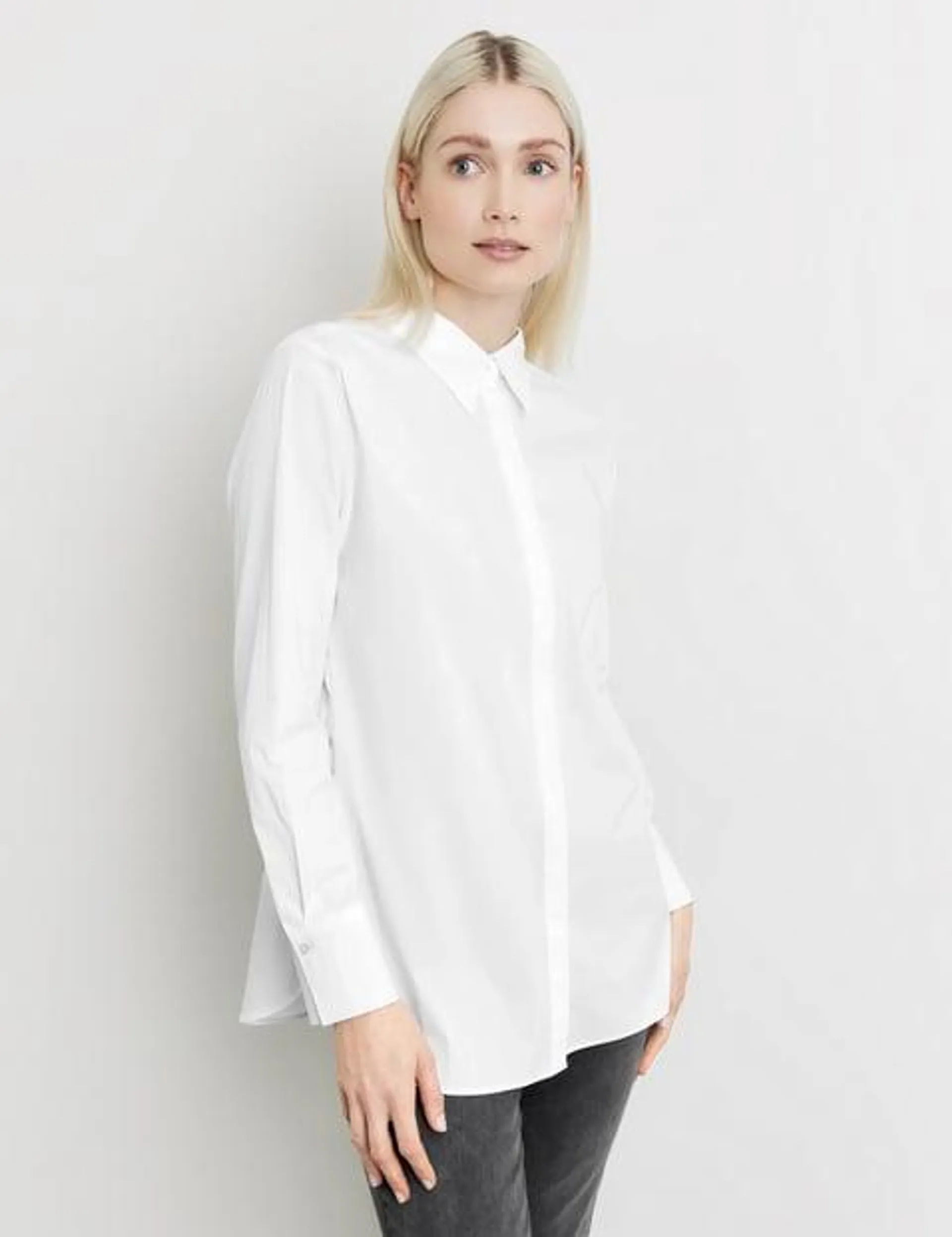 Fijne katoenen blouse met plooien op de rug