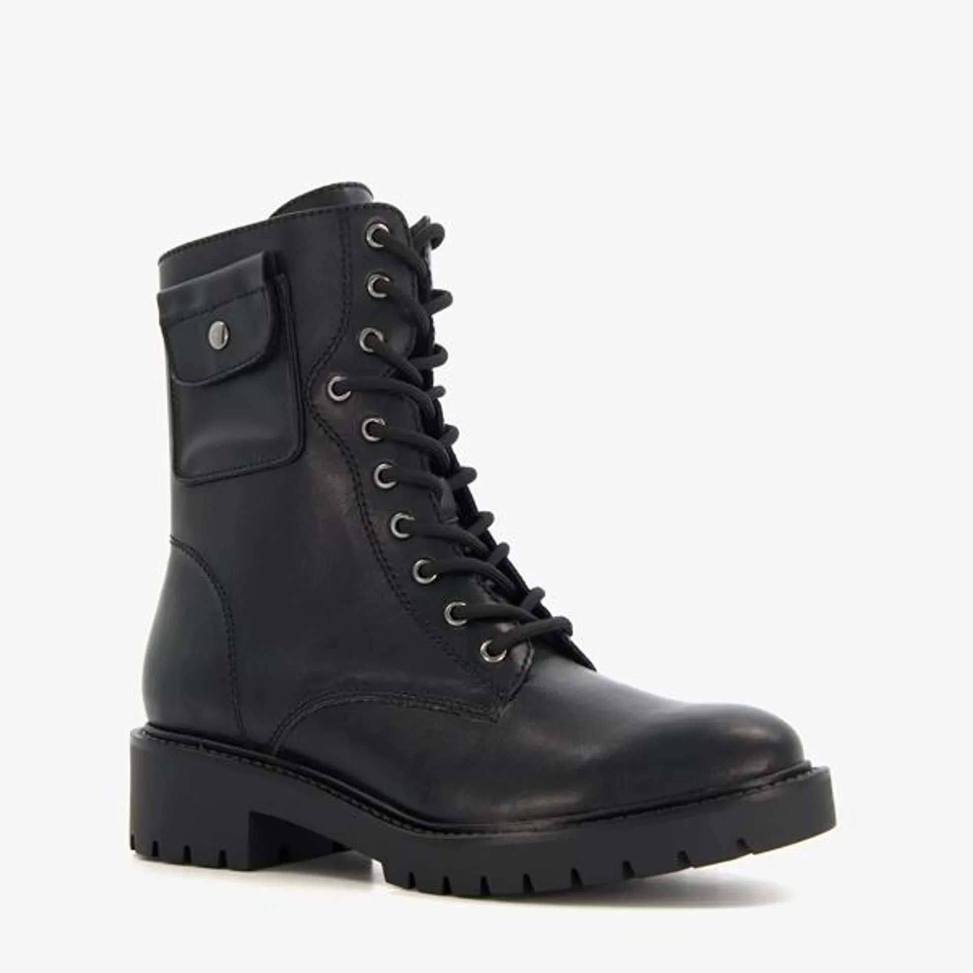 Zwarte veterboots voor dames van Nova. Gemaakt van imitatieleer, een binnen...