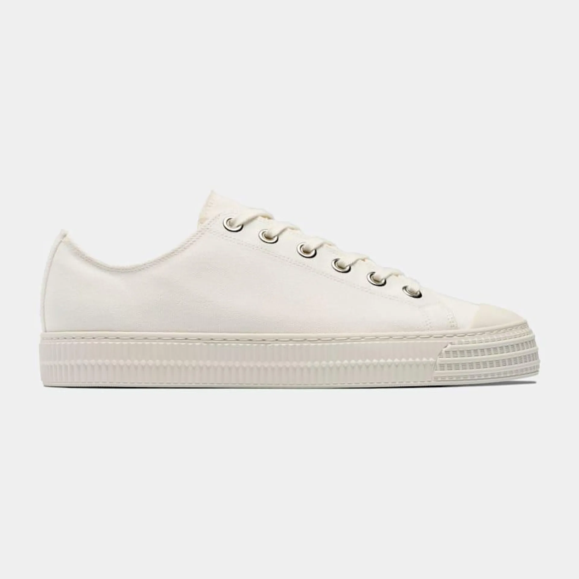 A casual pair in an off-white shade, these smart sneakers are crafted from lightweight cotton canvas with a bold rubber sole and tan leather lining.