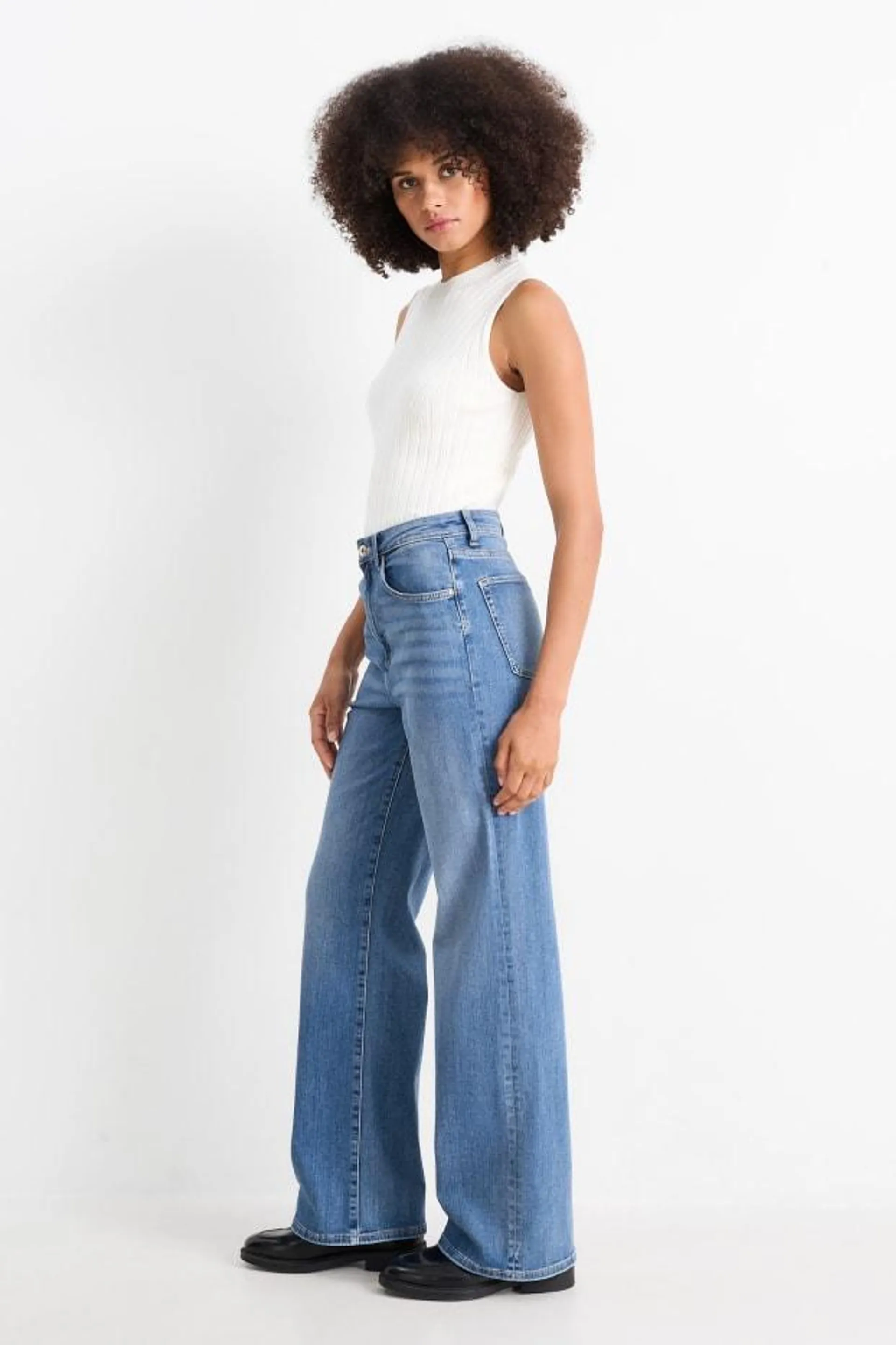 Wide leg jeans - high waist