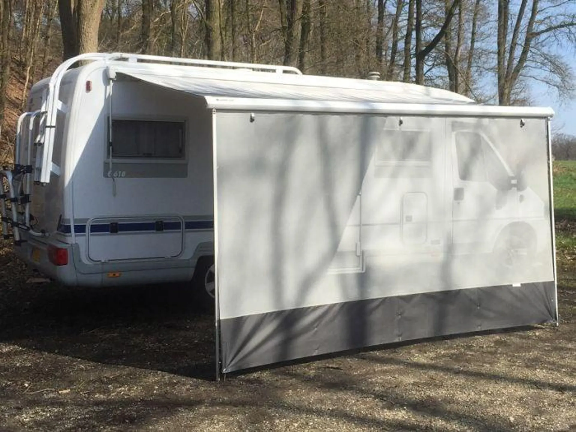 Marvella Sunbreaker 380 voorwand