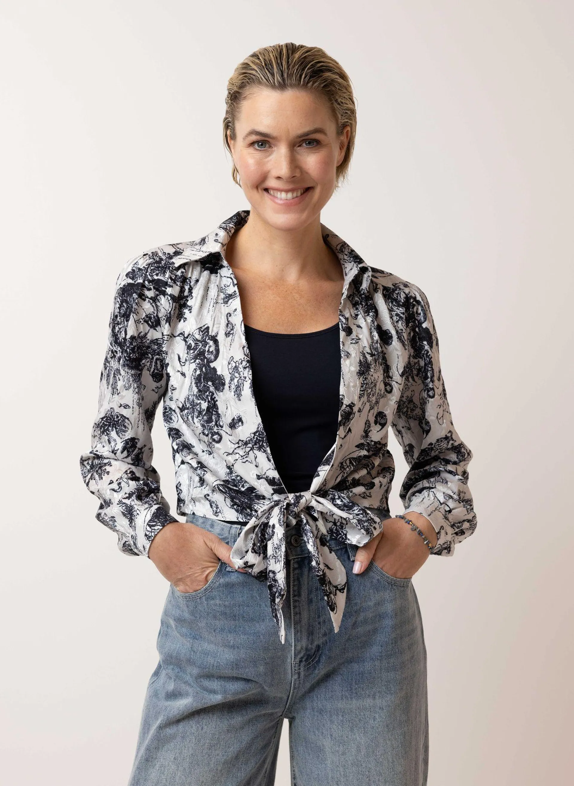 Soepel vallende blouse met knoop