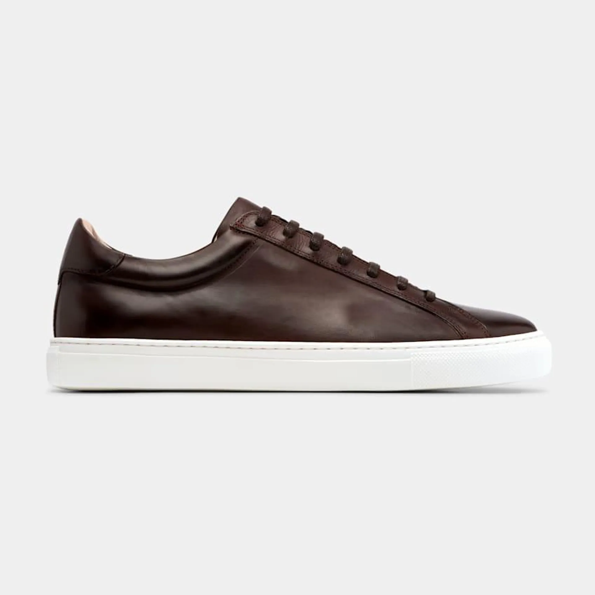 Crafted from supple calf leather, these brown sneakers feature a light brown leather lining and a white herringbone rubber sole.