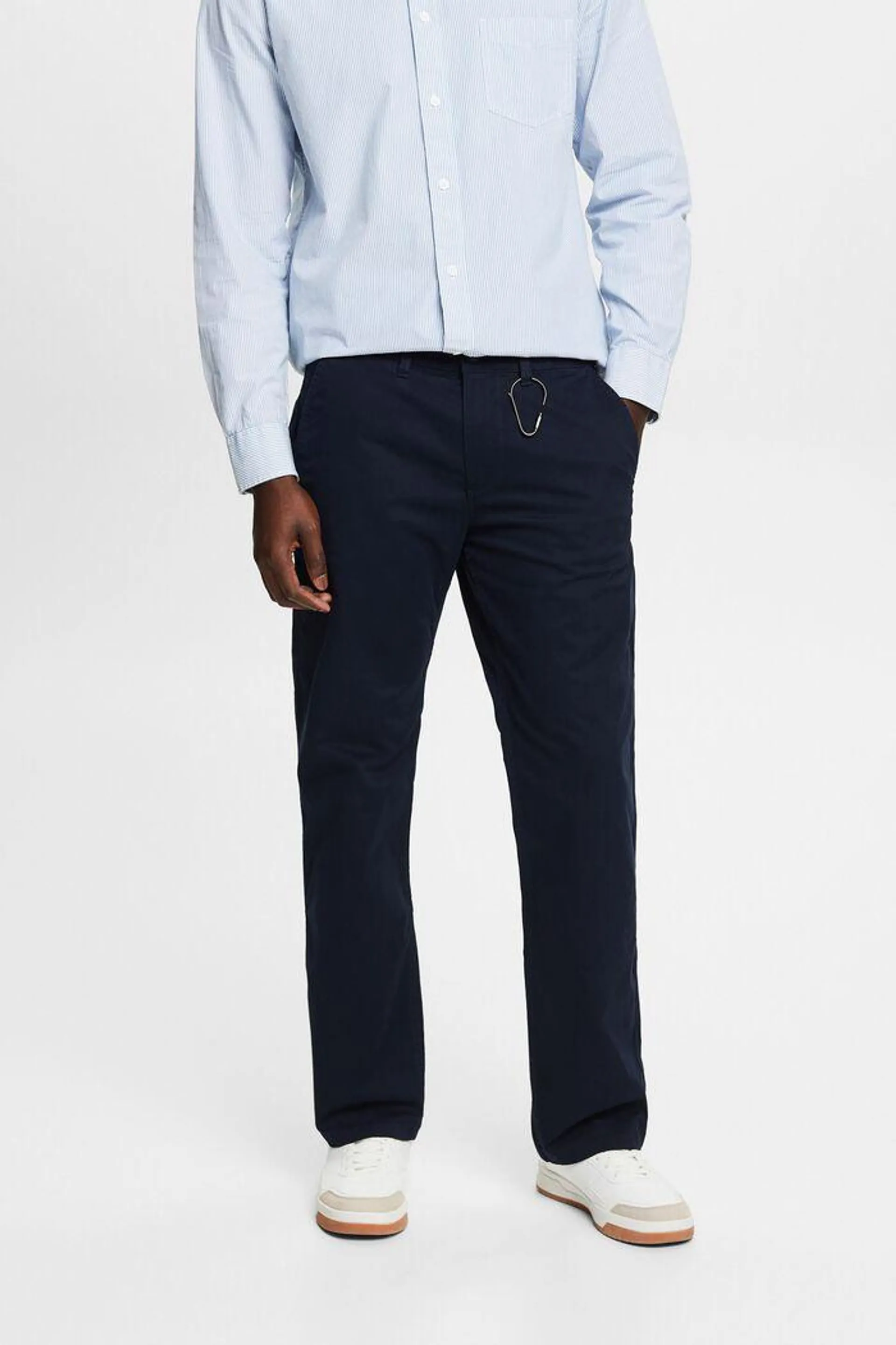 Straight chinos in organic cotton