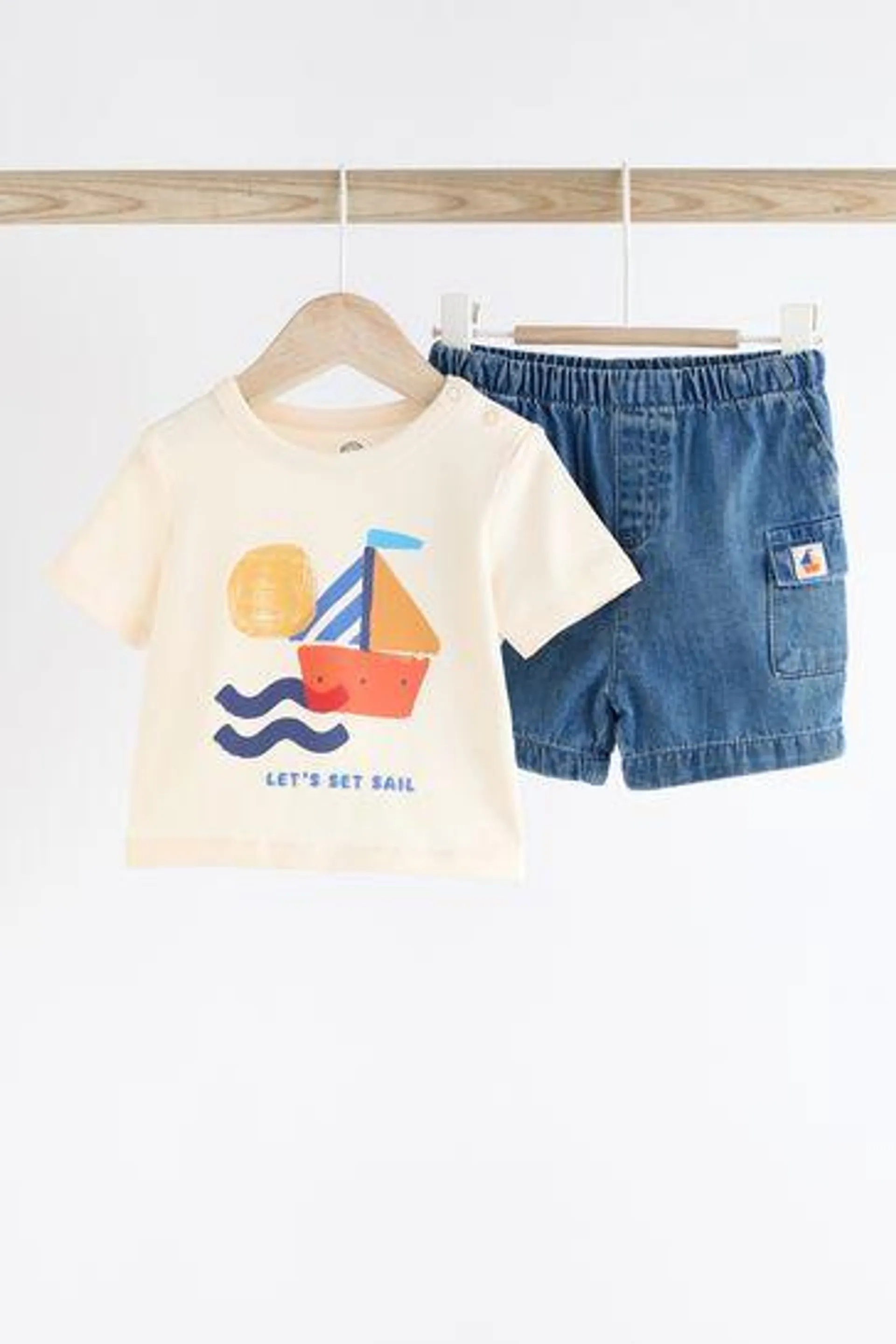 Baby T-Shirt and Shorts 2 Piece Set