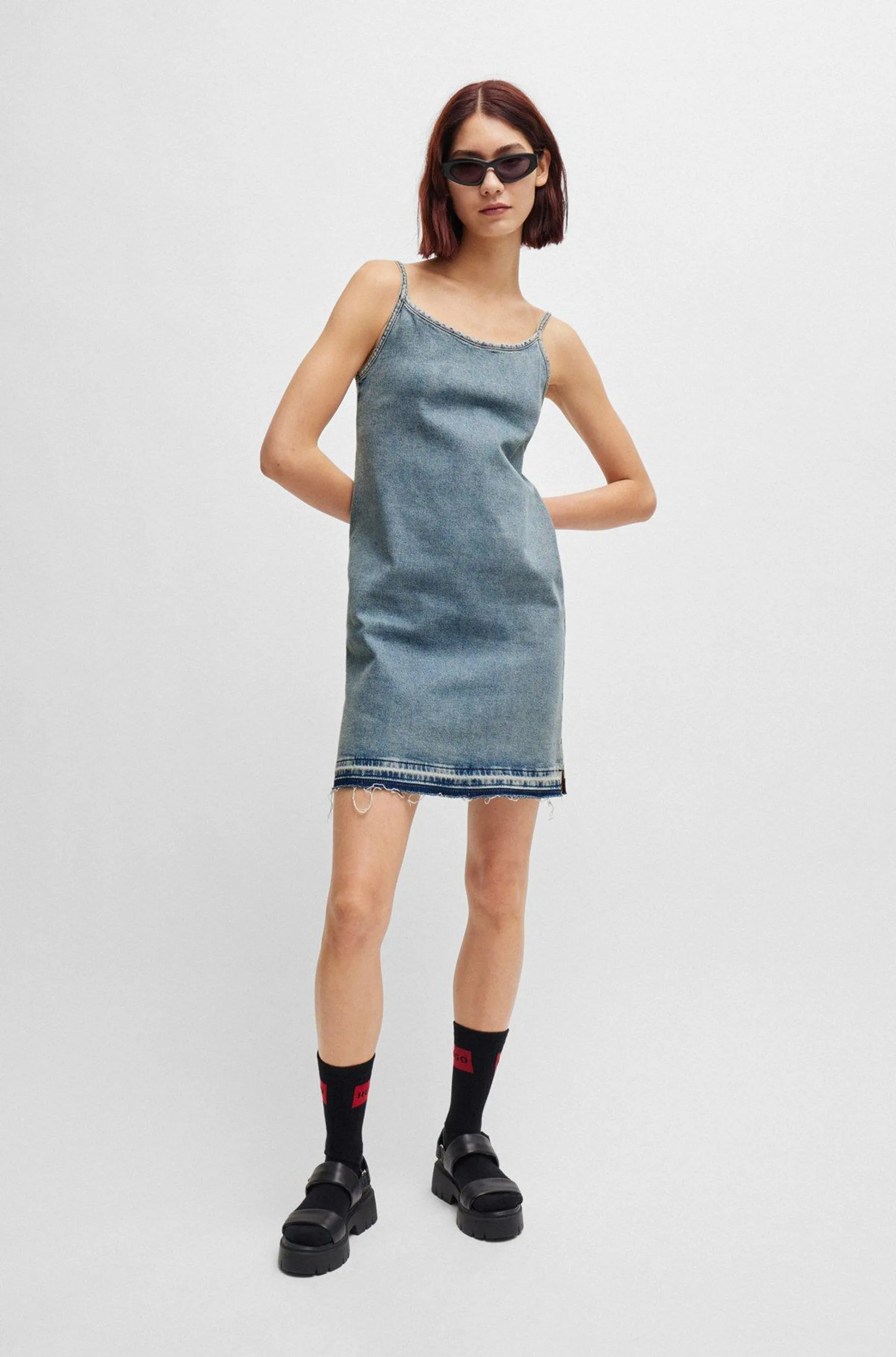 Vestido de tirantes en denim elástico azul