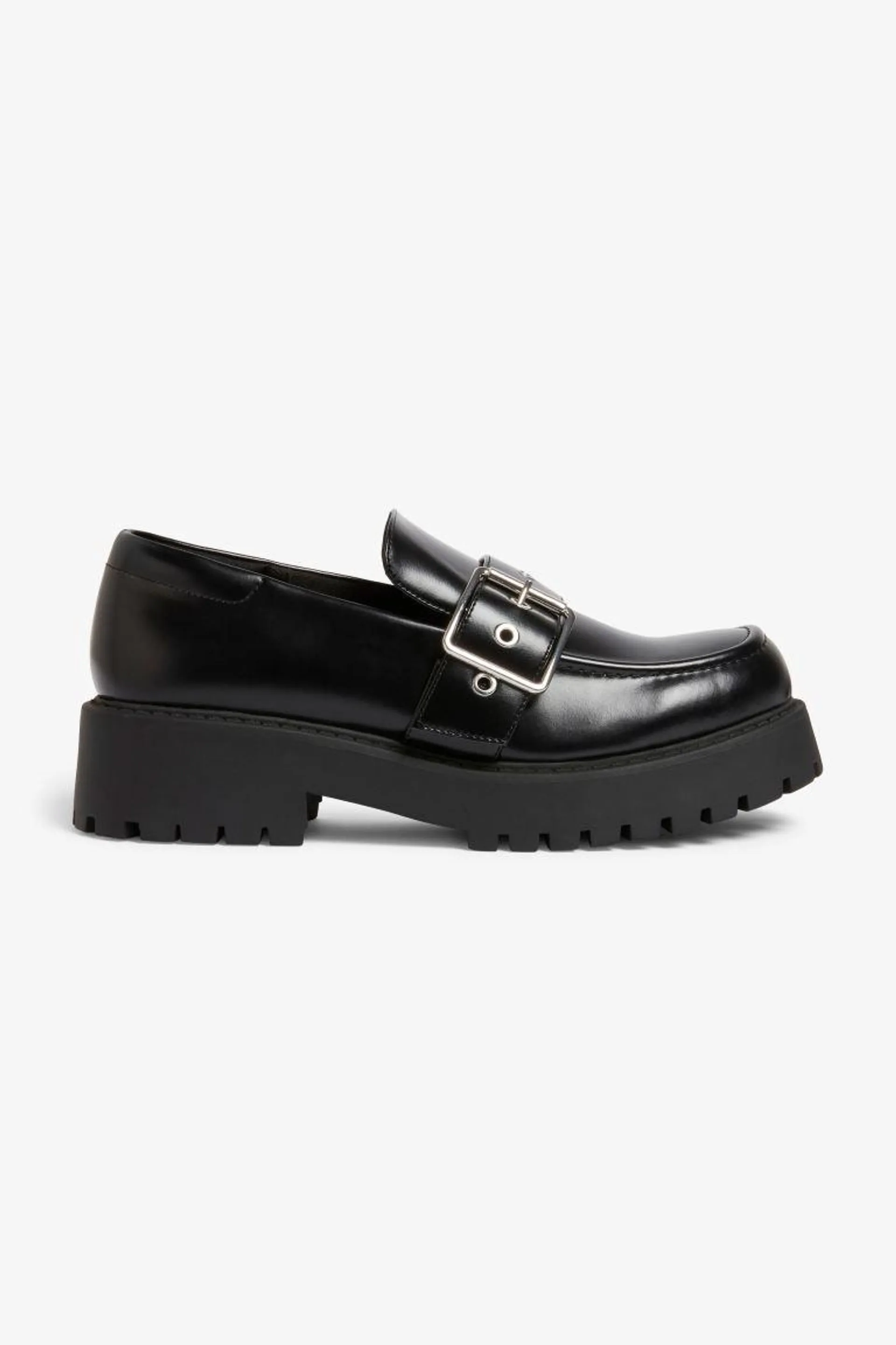 Loafers med øyespenne