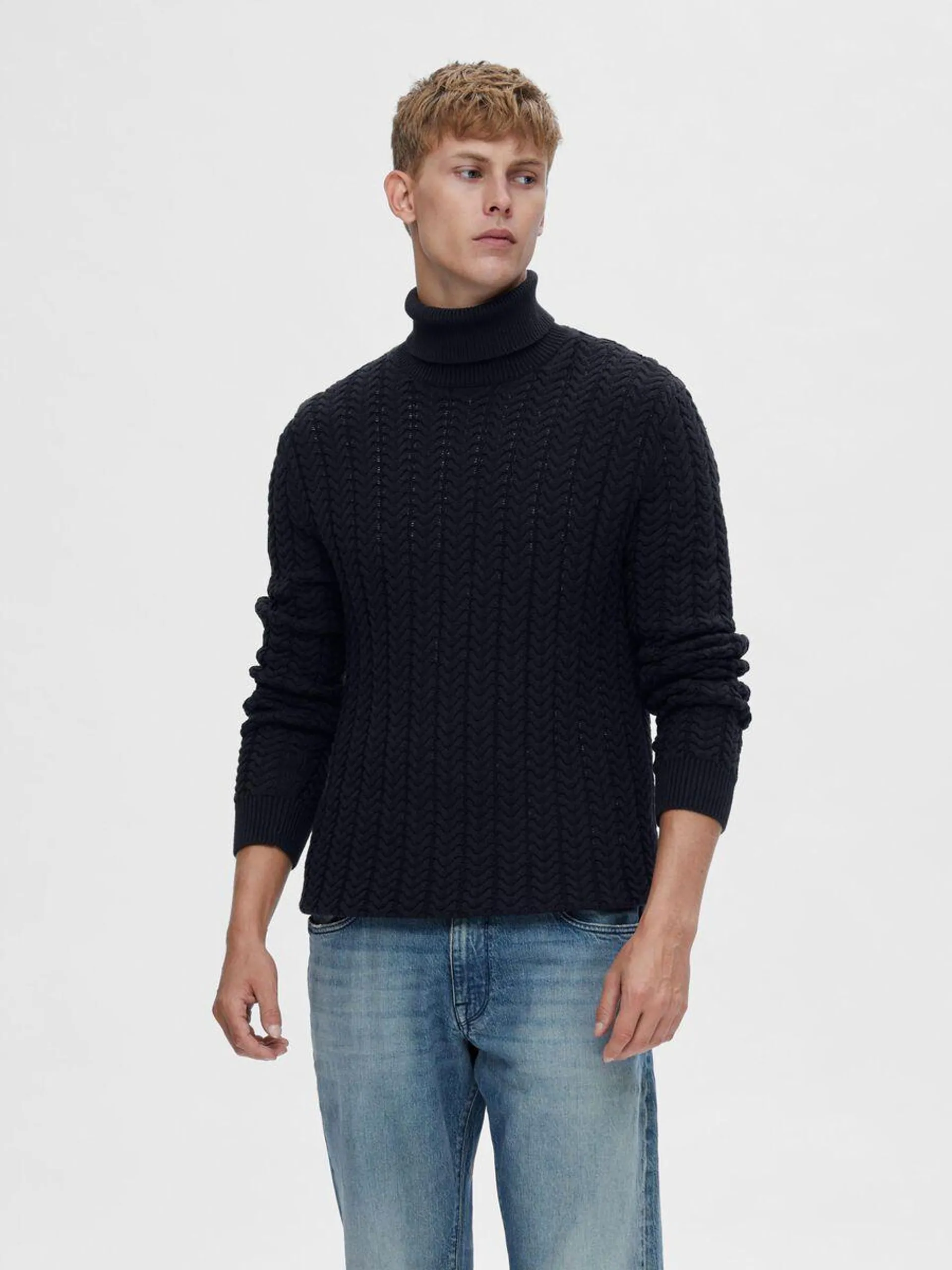 KABELSTRIKKET RULLEKRAGE PULLOVER