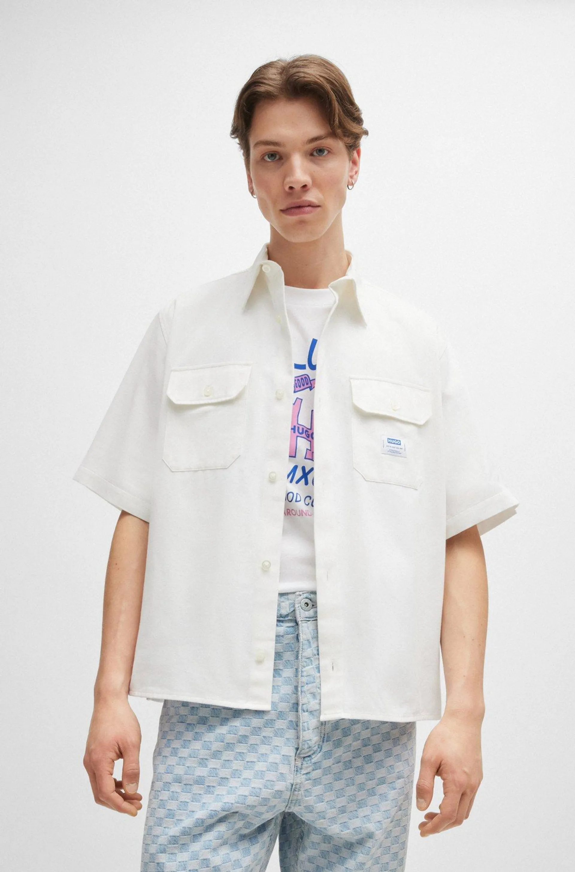 Loose-fit shirt in cotton twill with logo patch