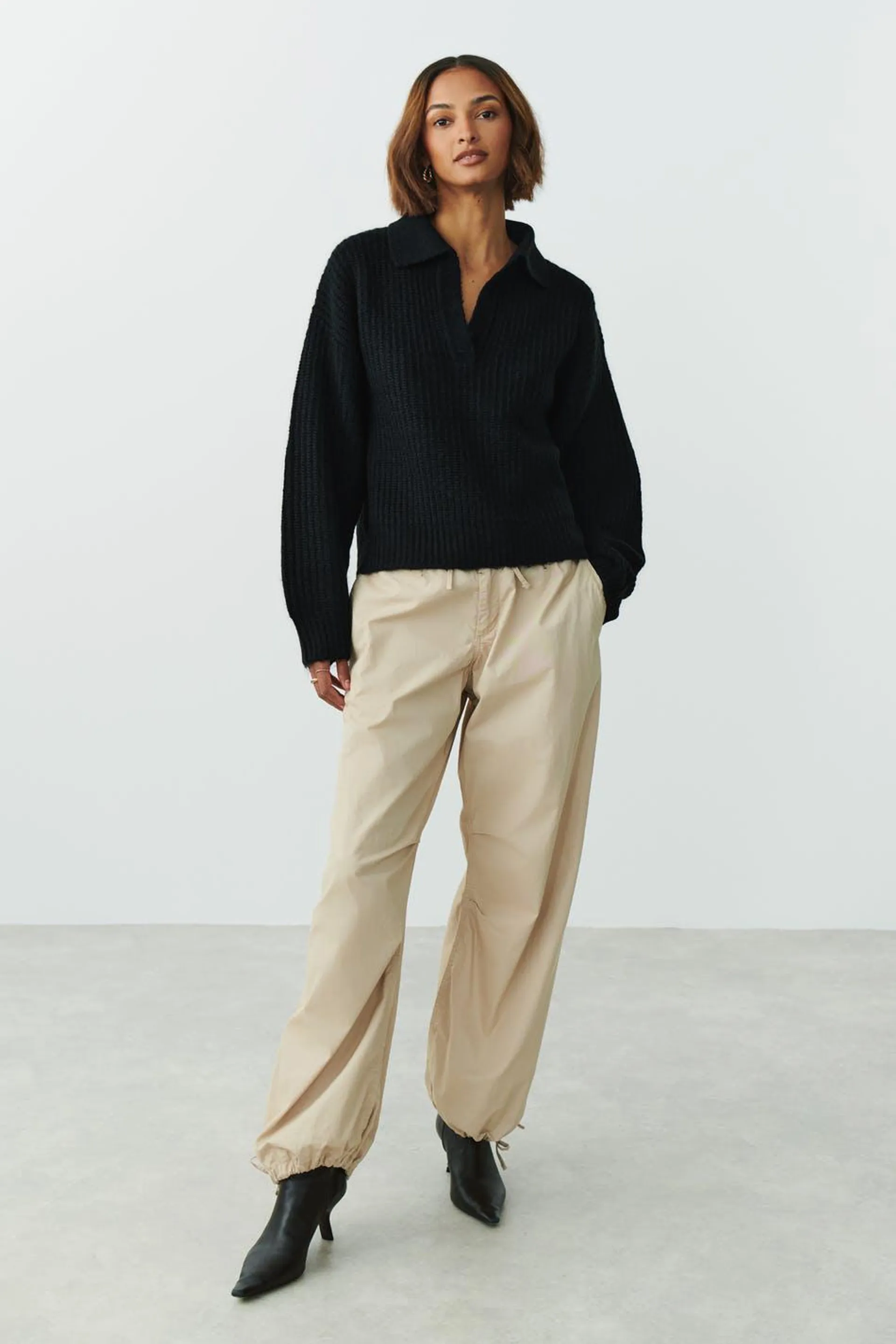 Collar knitted sweater