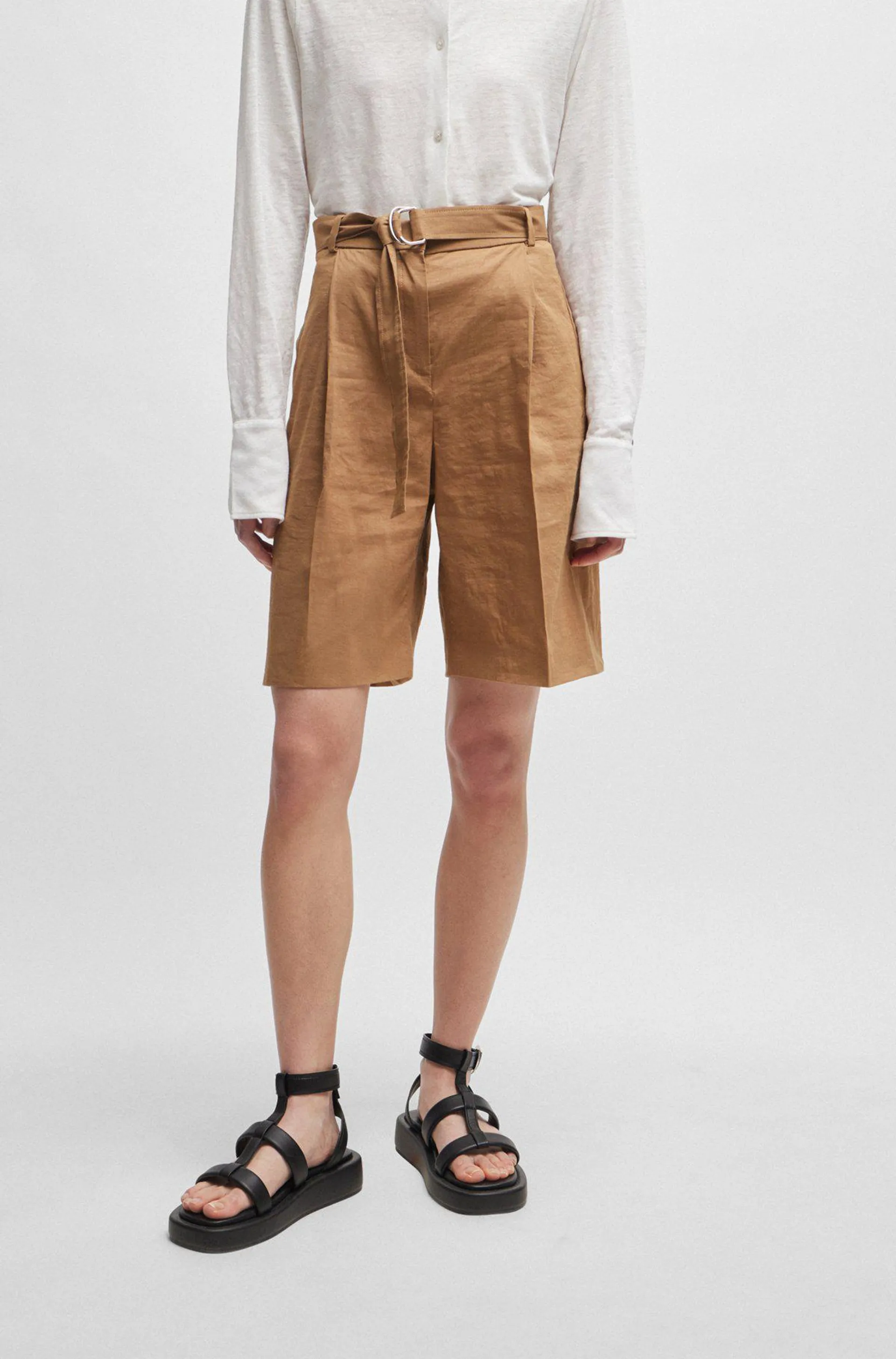 Relaxed-fit shorts in a stretch linen blend