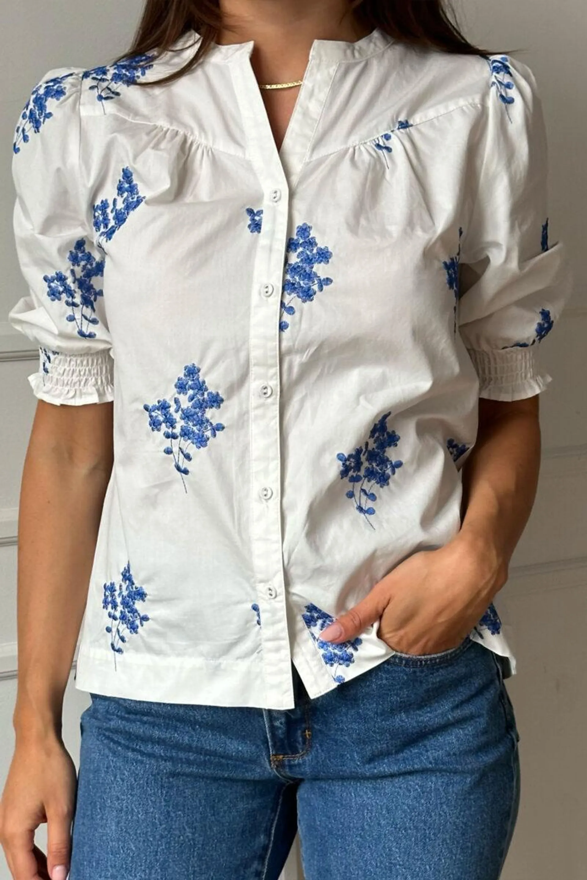 Miluna 2/4 Shirt White W. Blue Embroidery