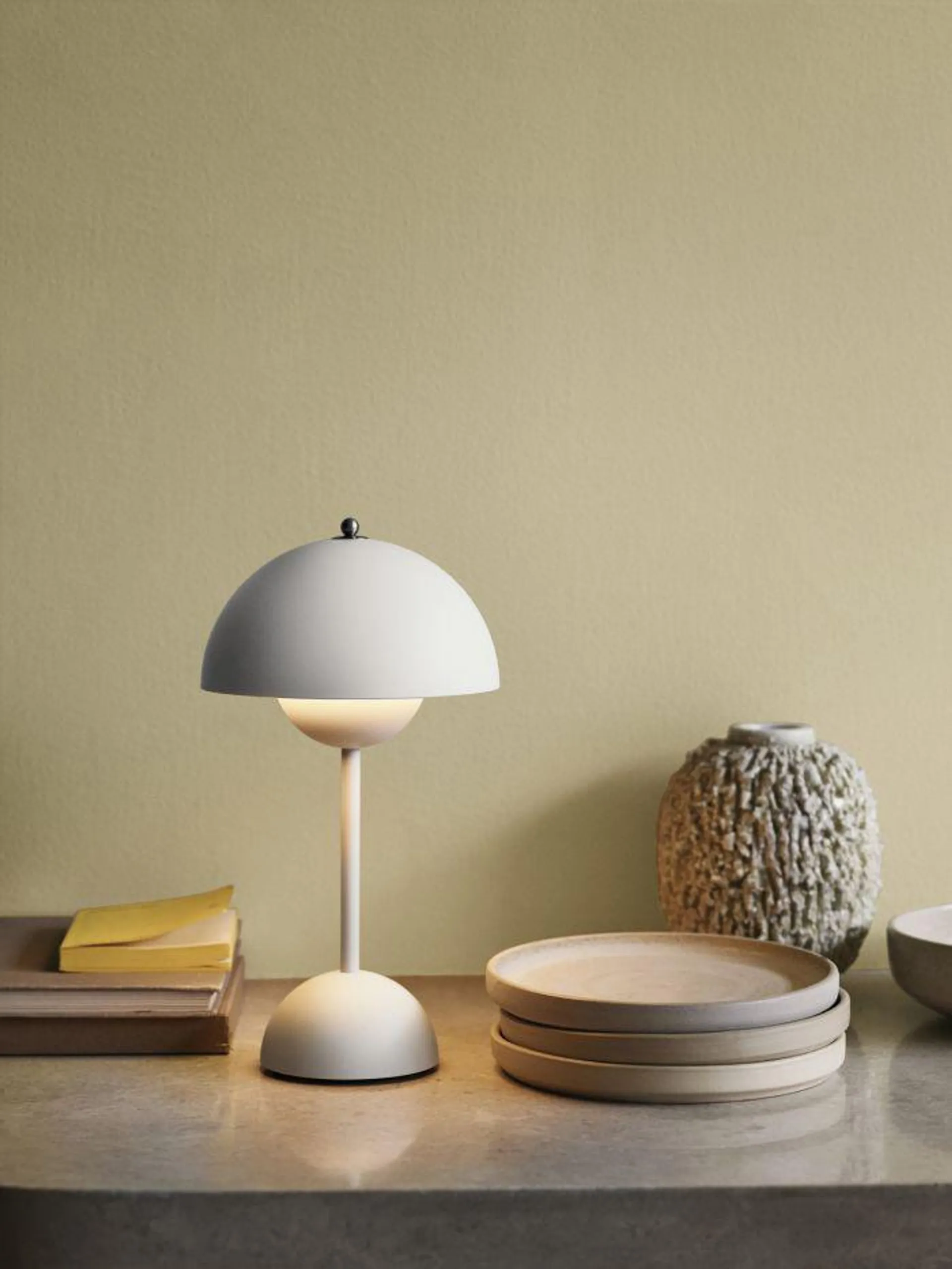 Flowerpot VP9 oppladbar bordlampe H30 - matt lys grå